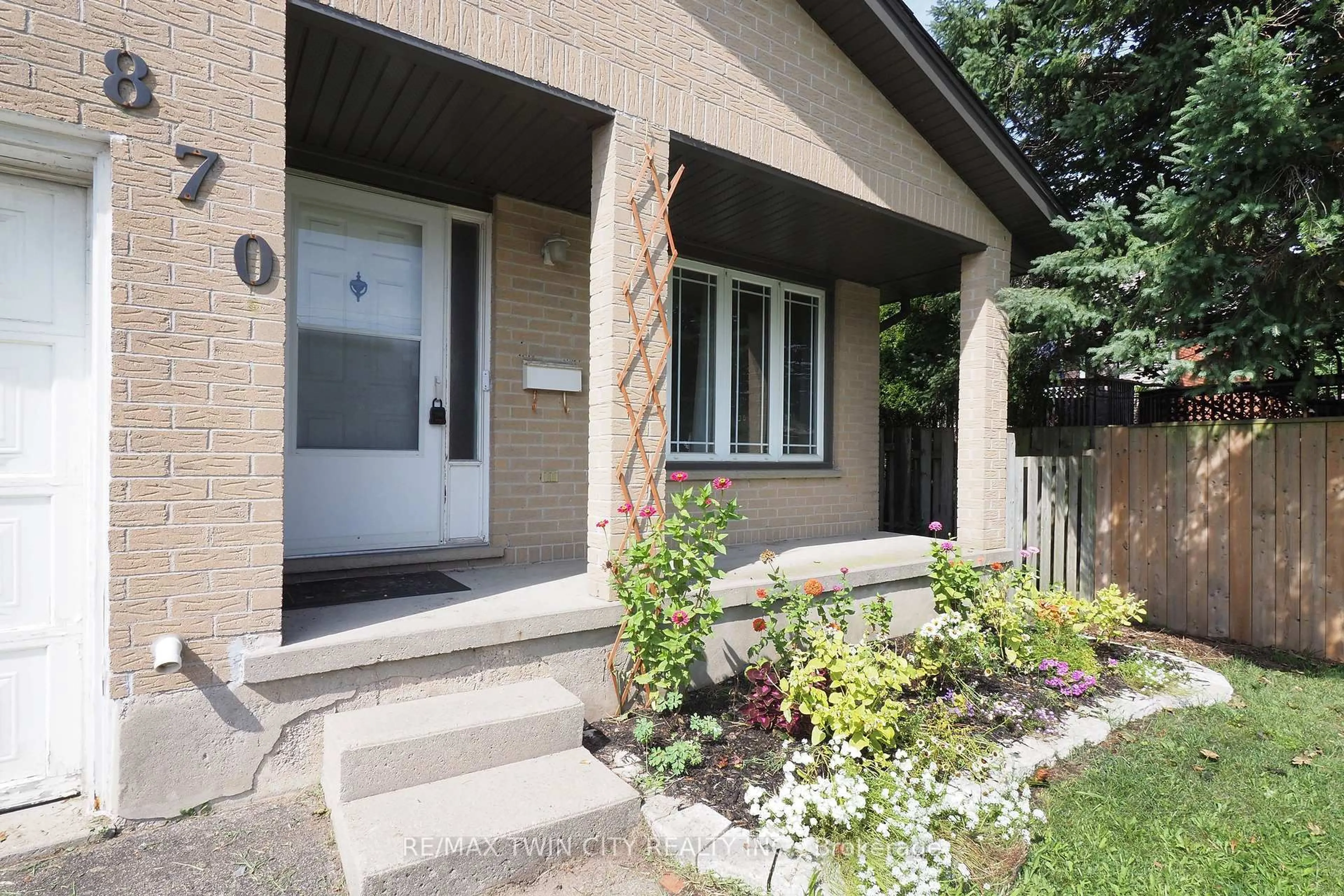 Home with brick exterior material, street for 870 Strasburg Rd, Kitchener Ontario N2E 2K4