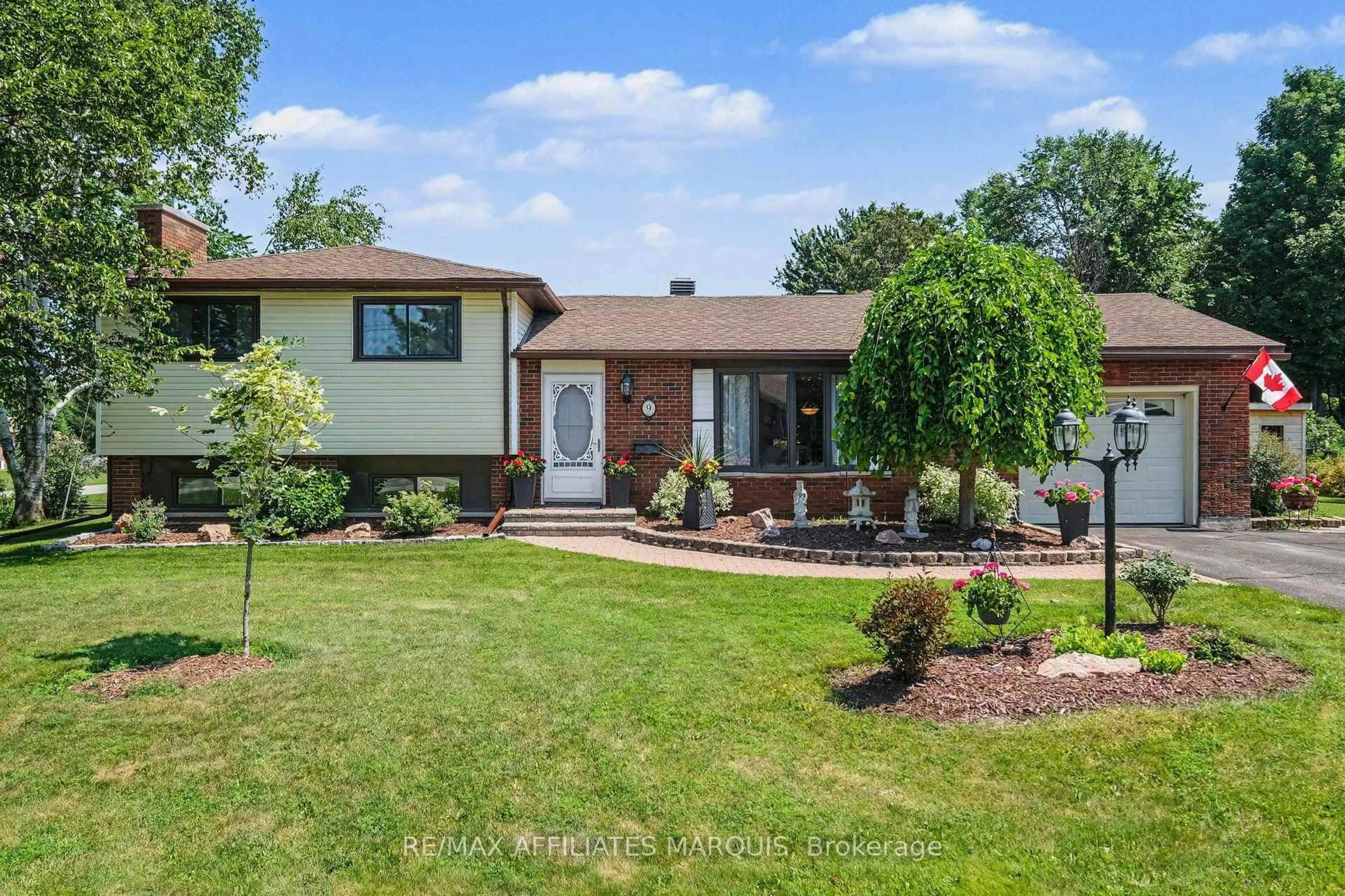 Home with brick exterior material, unknown for 9 Forest Dr, Rideau Lakes Ontario K7A 4S5