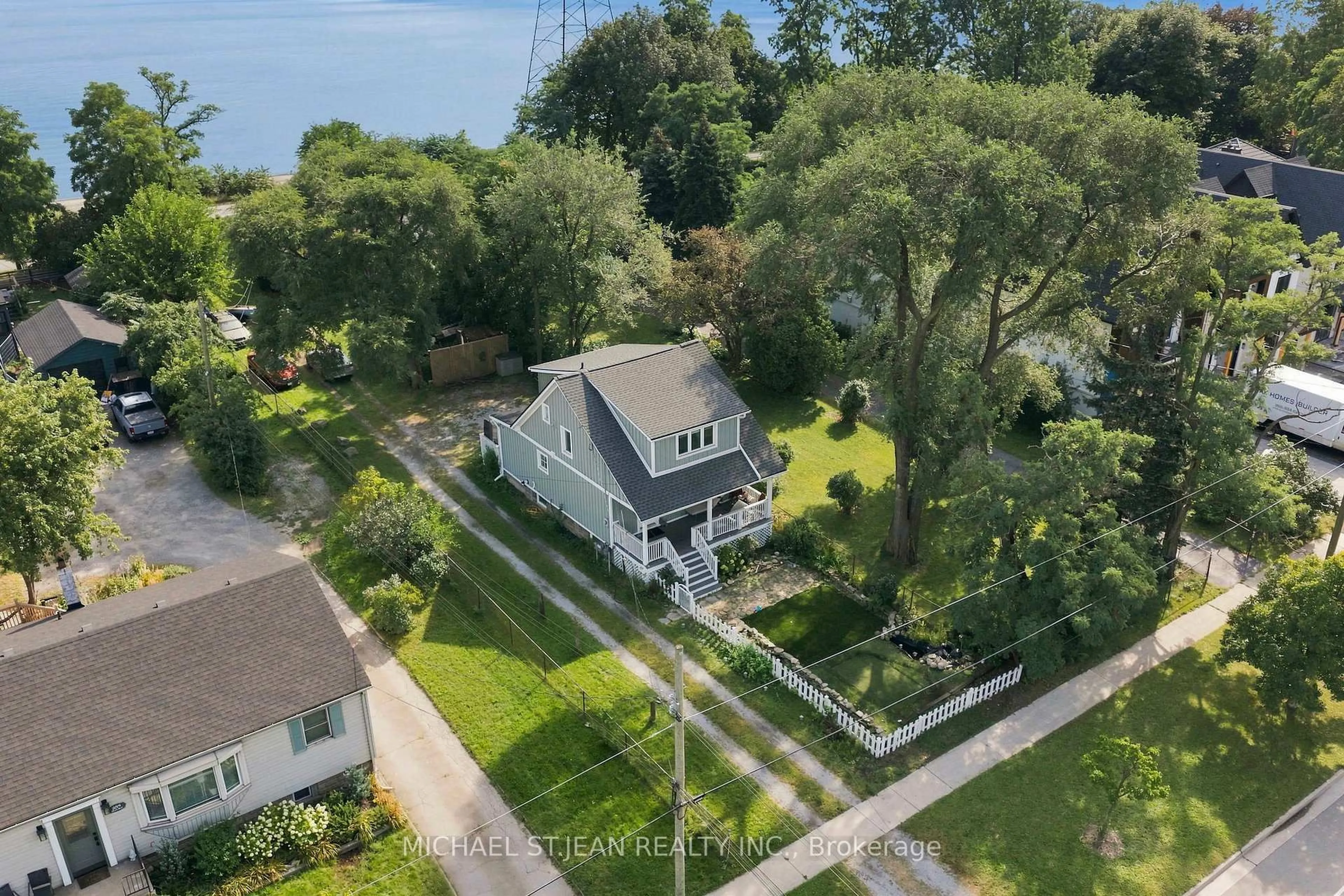 A pic from outside/outdoor area/front of a property/back of a property/a pic from drone, water/lake/river/ocean view for 285 Beach Blvd, Hamilton Ontario L8H 6V8