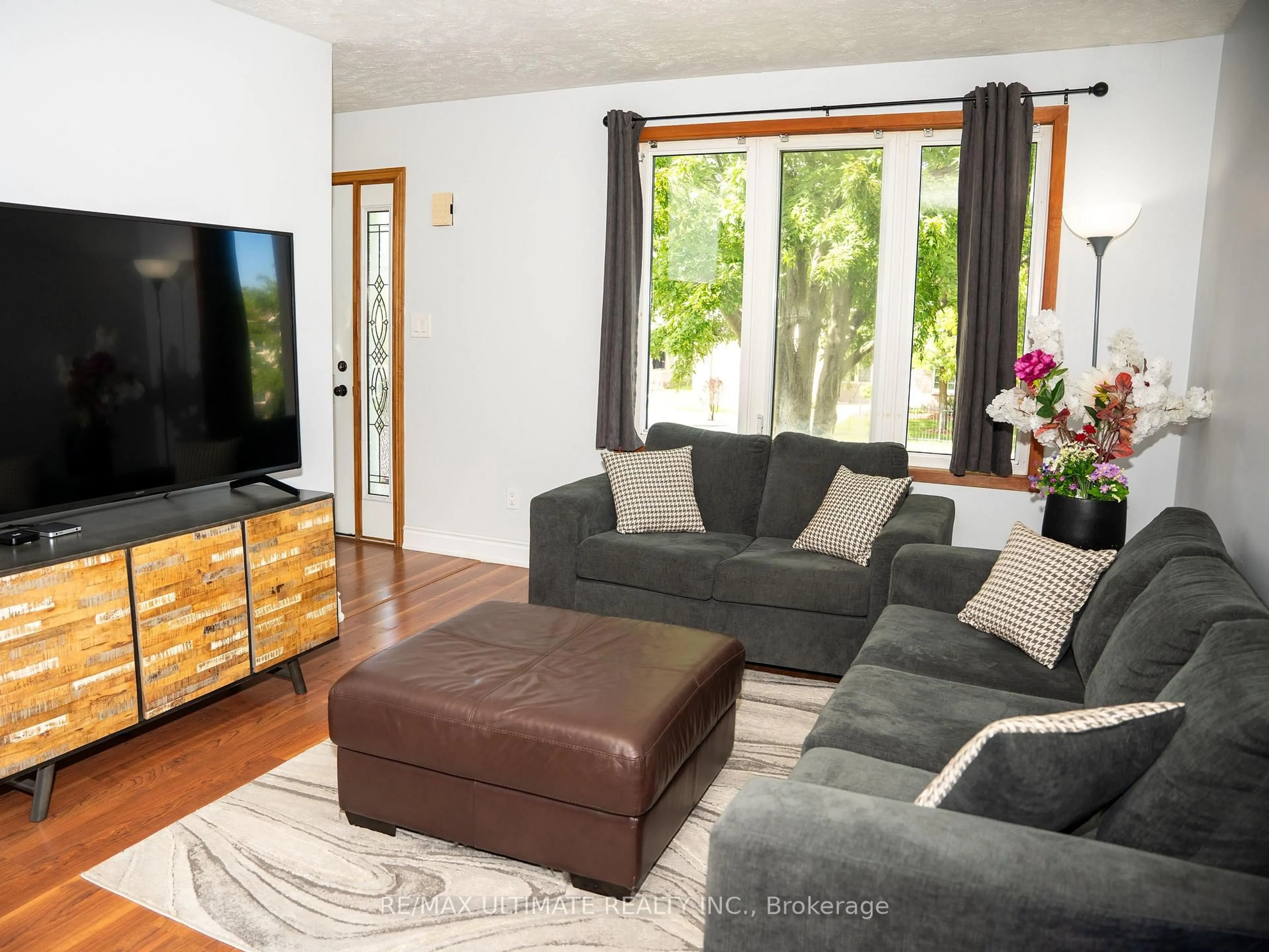 Living room with furniture, wood/laminate floor for 1139 15th St #B, Owen Sound Ontario N4K 5V7