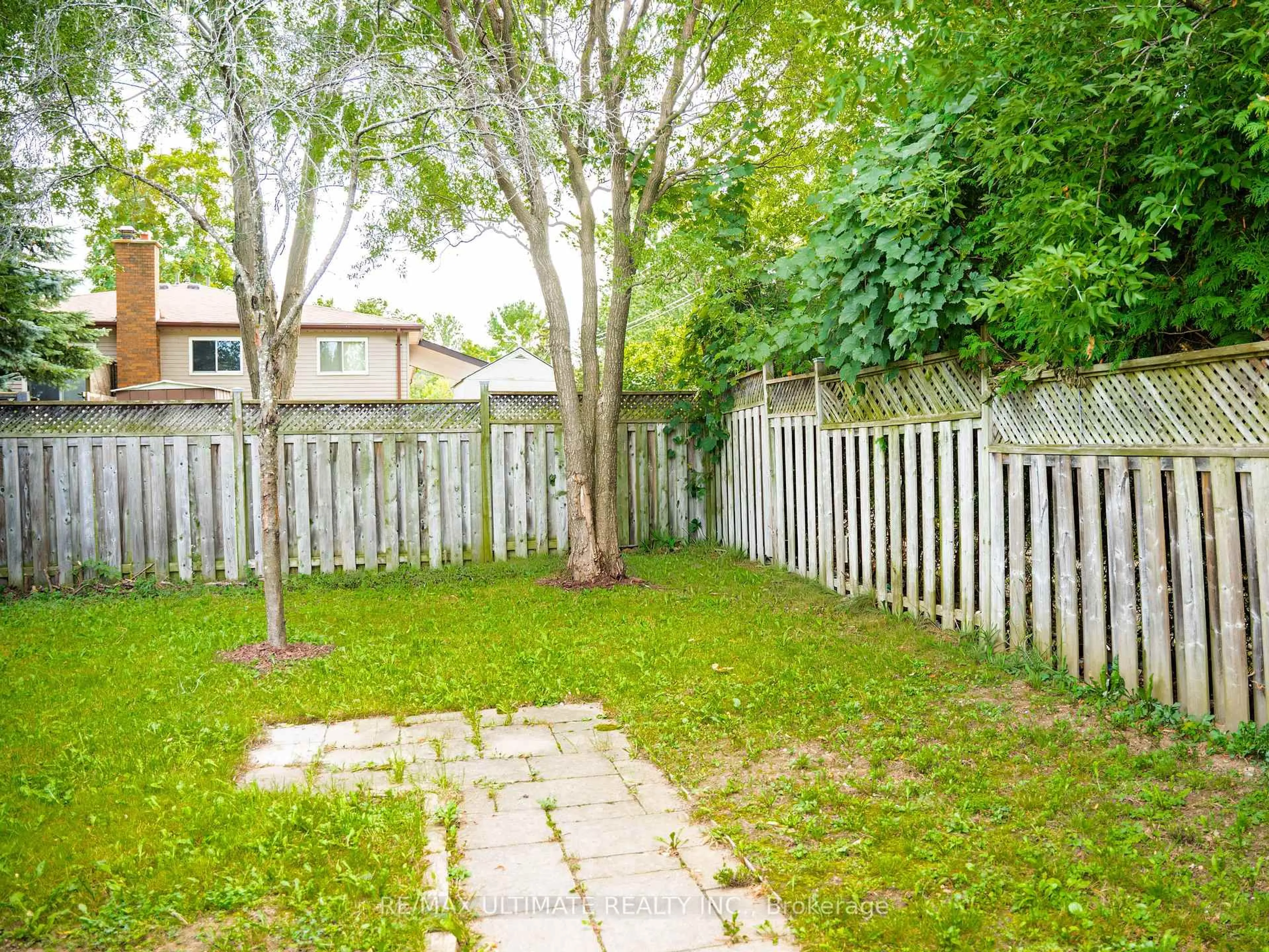 Patio, street for 1139 15th St #B, Owen Sound Ontario N4K 5V7
