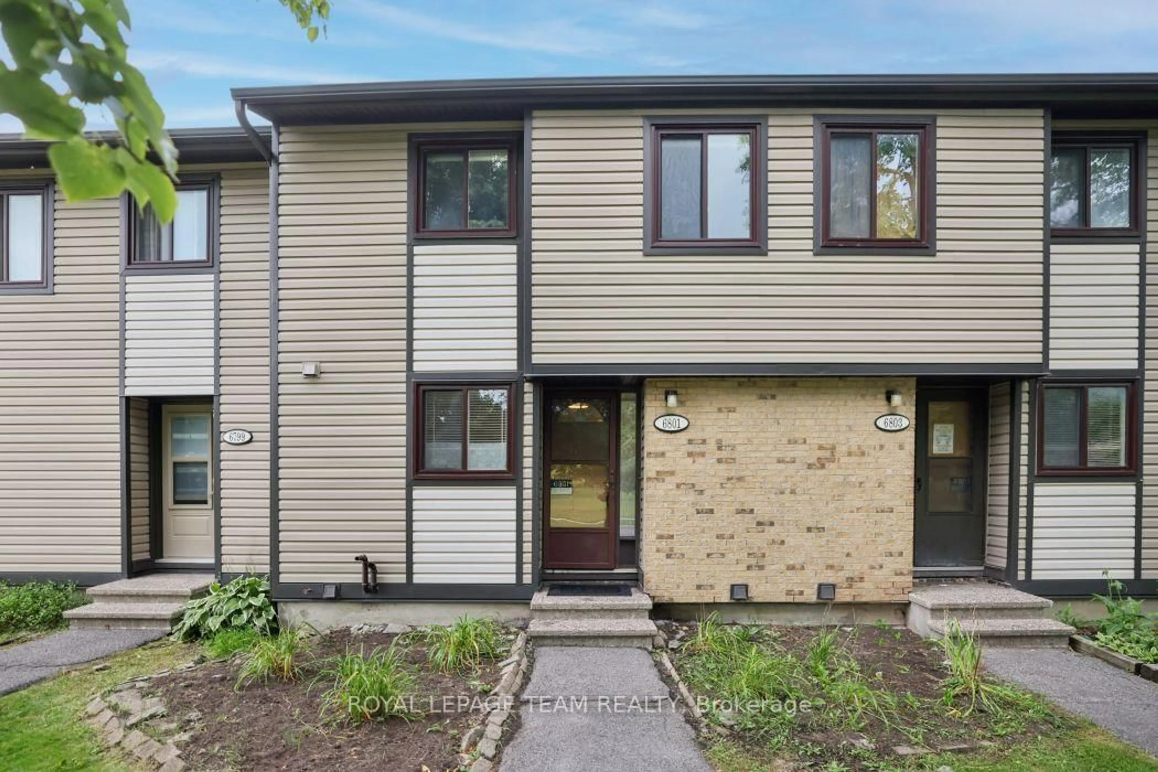 Home with vinyl exterior material, street for 6801 Bilberry Dr, Ottawa Ontario K1C 2E8