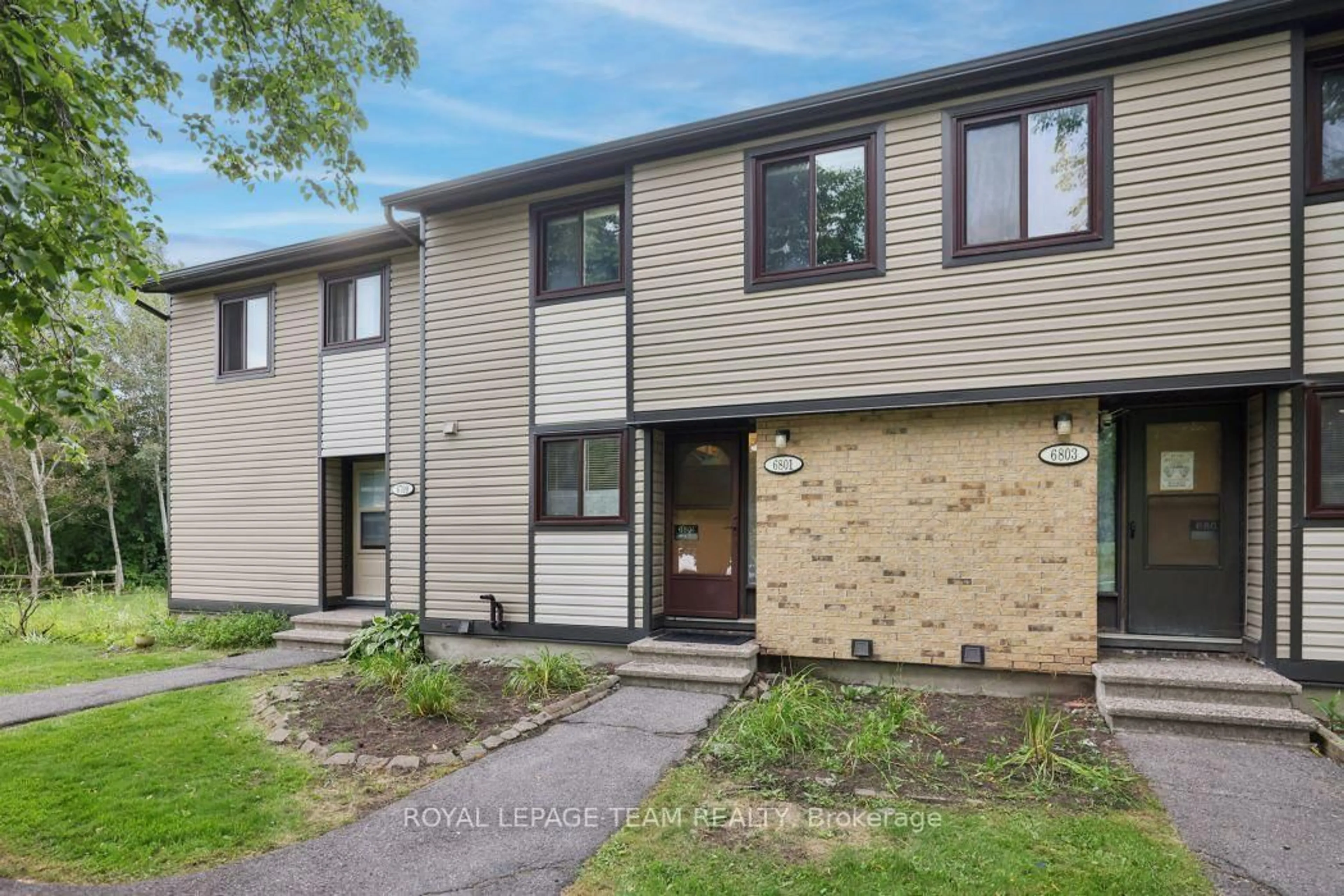 Home with vinyl exterior material, street for 6801 Bilberry Dr, Ottawa Ontario K1C 2E8