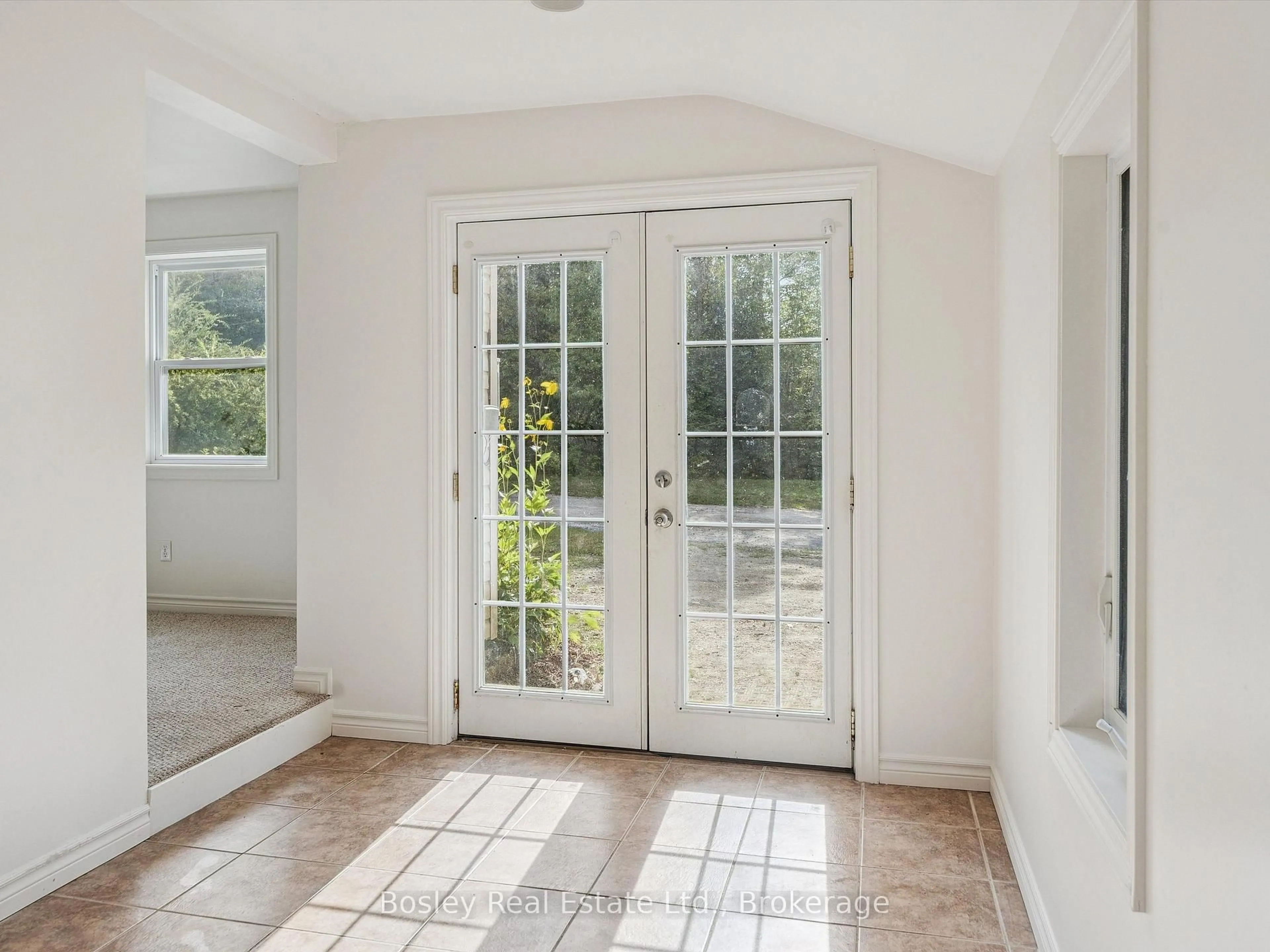 Indoor entryway for 45 George St, McMurrich/Monteith Ontario P0A 1Y0