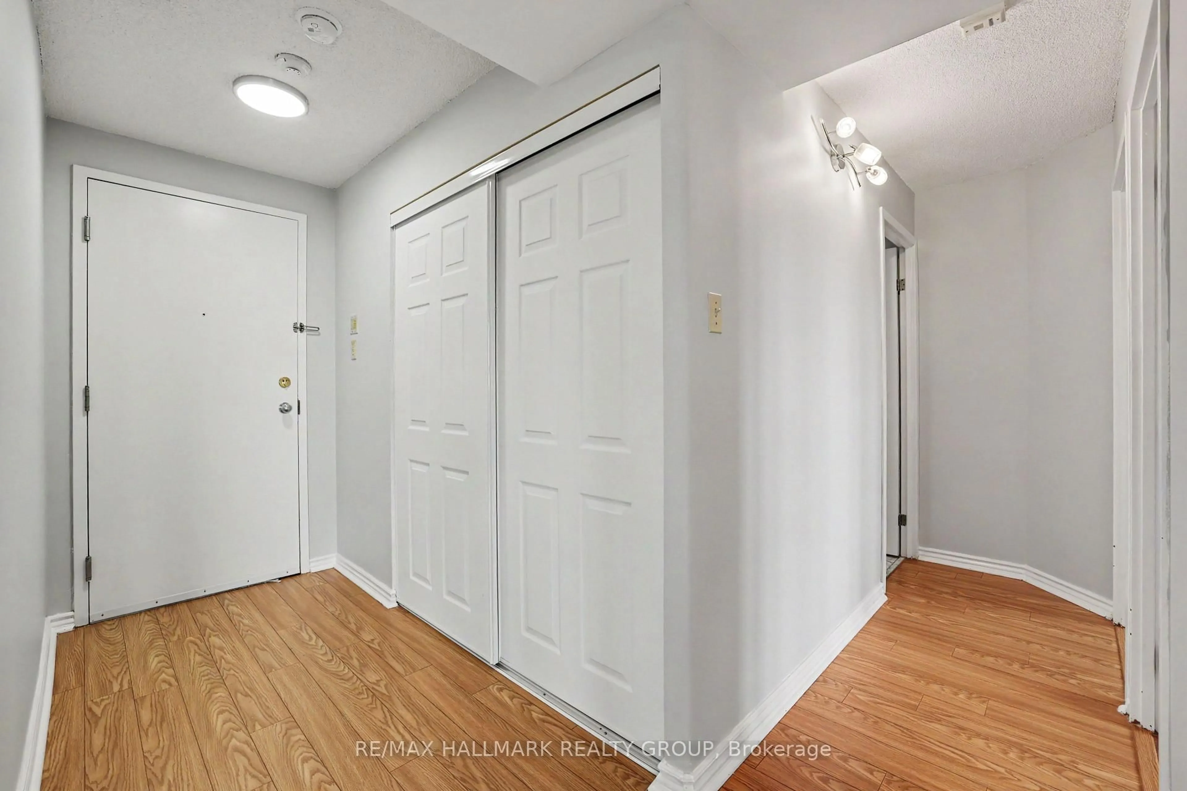 Indoor entryway for 1025 Grenon Ave #915, Ottawa Ontario K2B 8S5