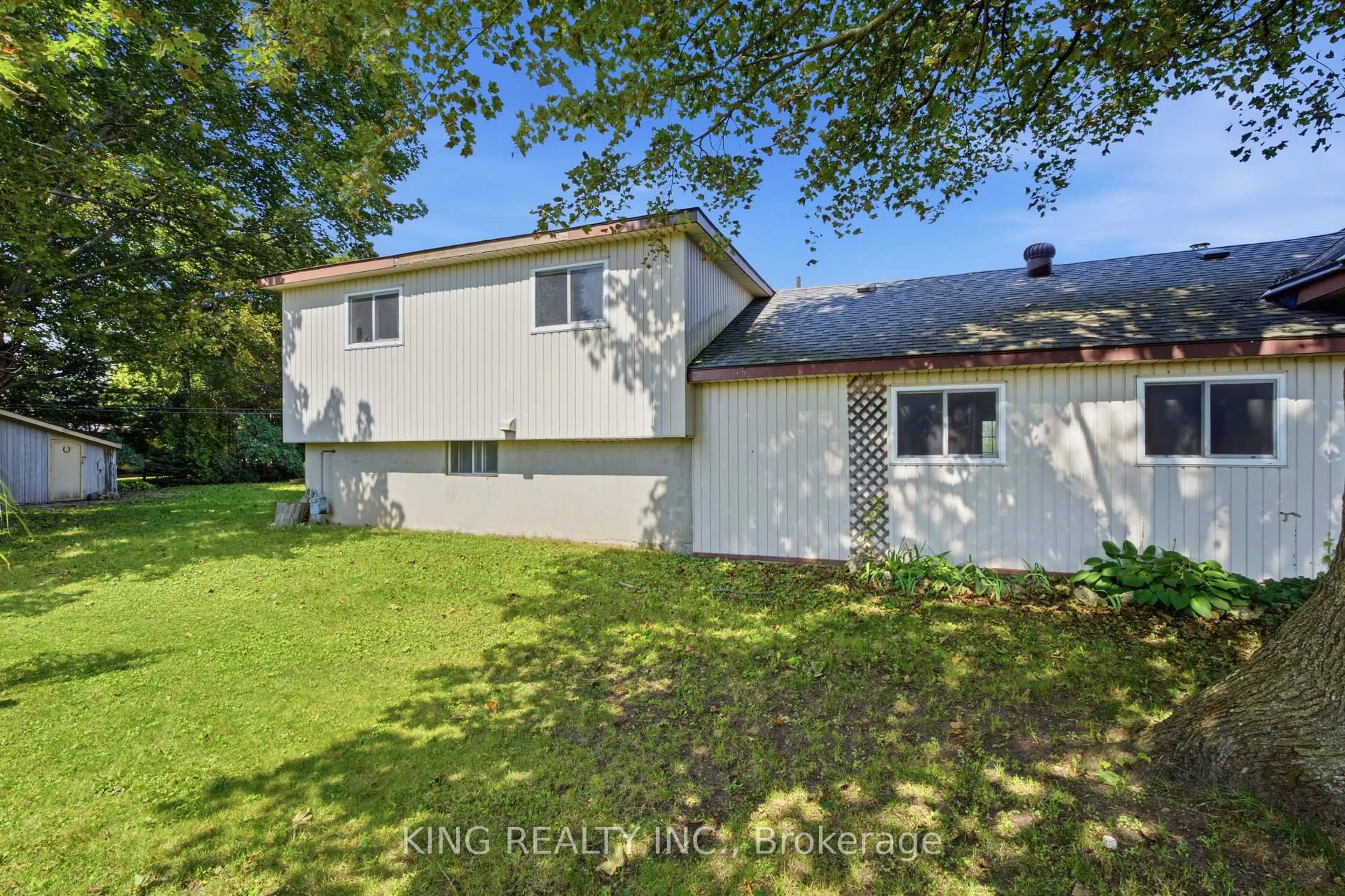 A pic from outside/outdoor area/front of a property/back of a property/a pic from drone, street for 494 Isaac St, South Bruce Peninsula Ontario N0H 2T0