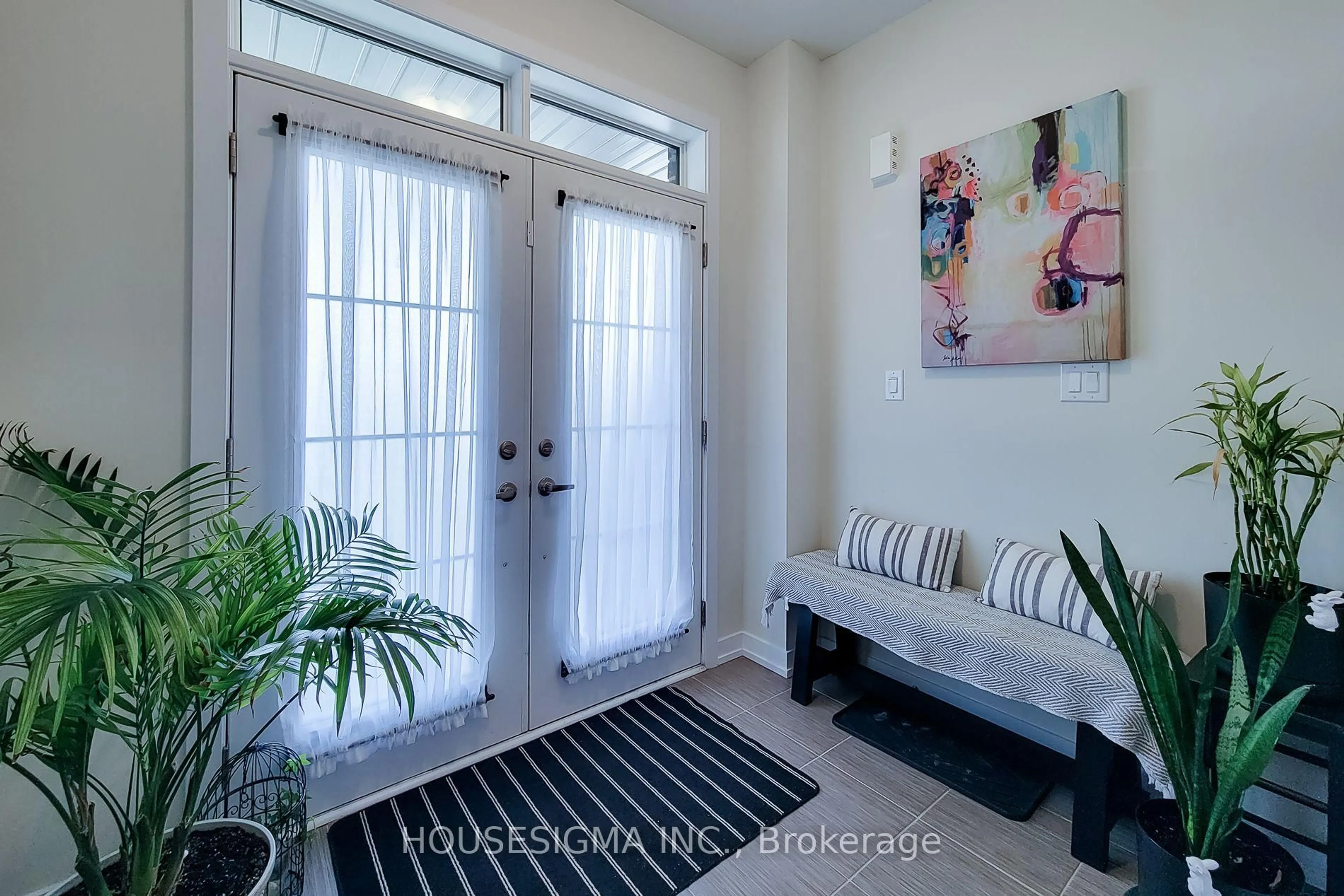 Indoor entryway for 92 Sundin Dr, Haldimand Ontario N3W 0H3