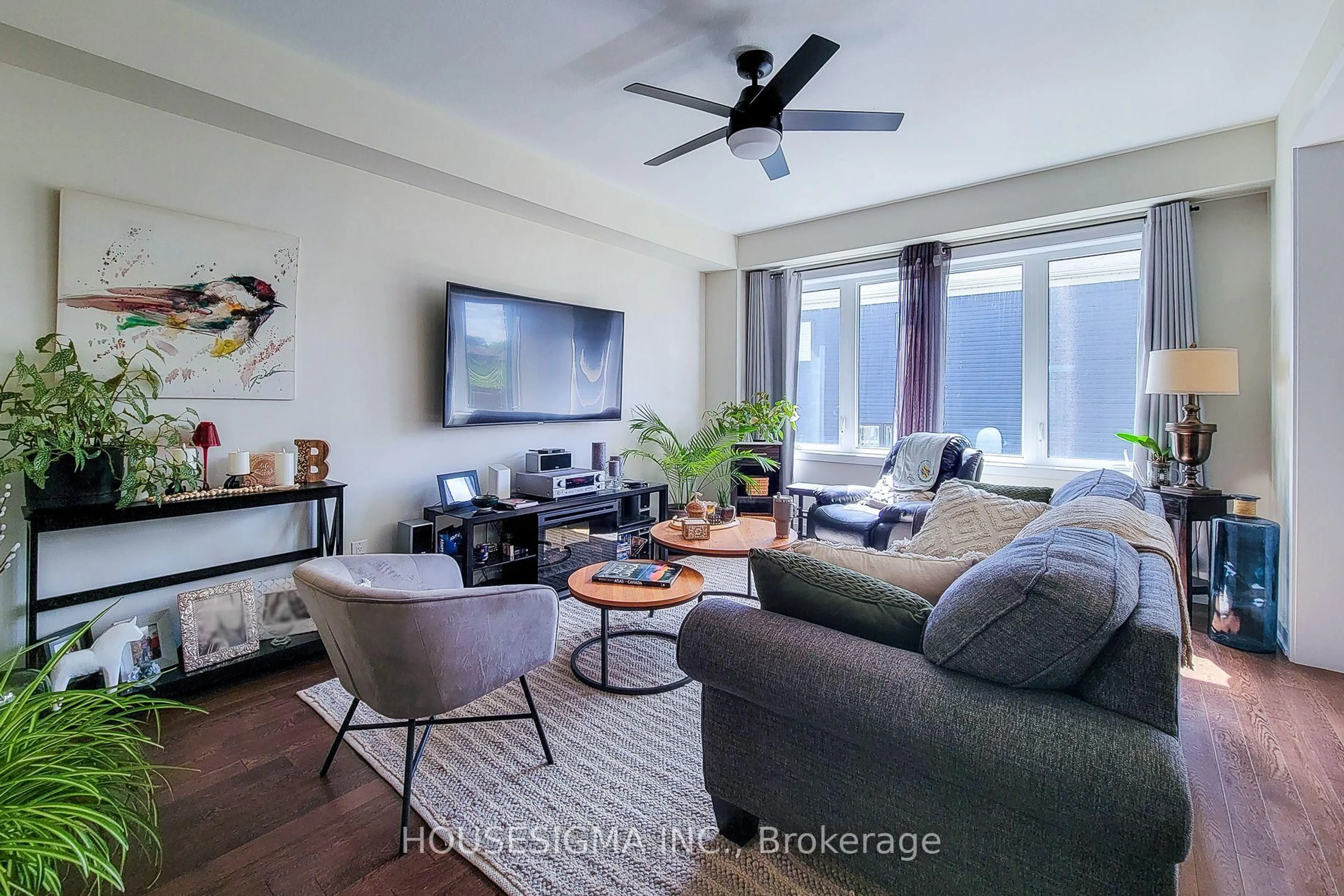 Living room with furniture, unknown for 92 Sundin Dr, Haldimand Ontario N3W 0H3