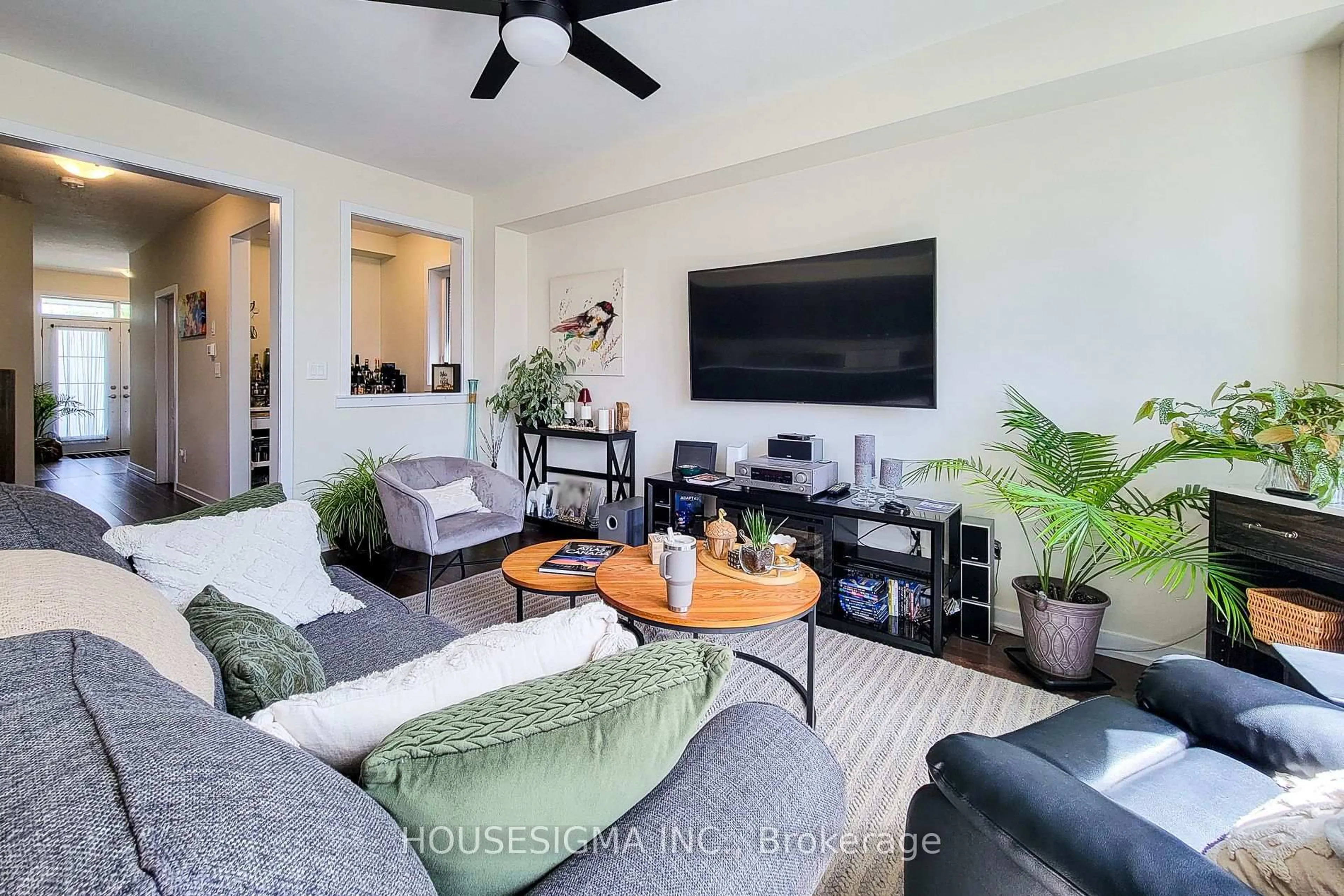 Living room with furniture, unknown for 92 Sundin Dr, Haldimand Ontario N3W 0H3