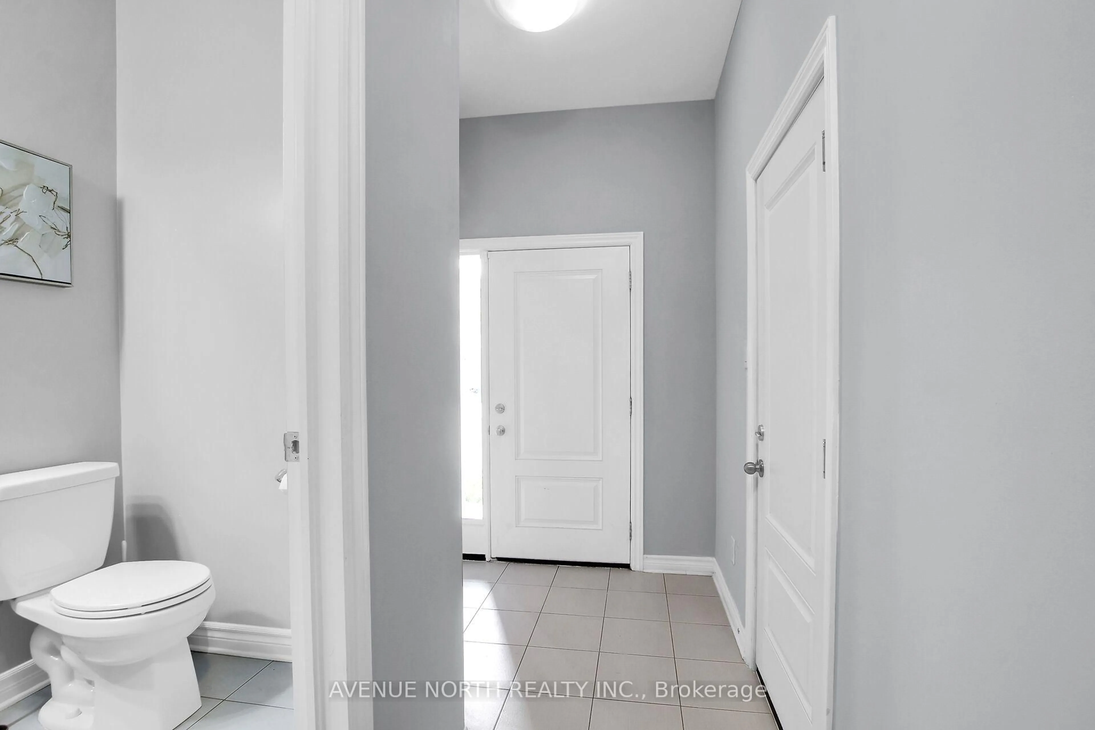 Indoor entryway for 303 Wood Acres Grve, Ottawa Ontario K1T 0M5