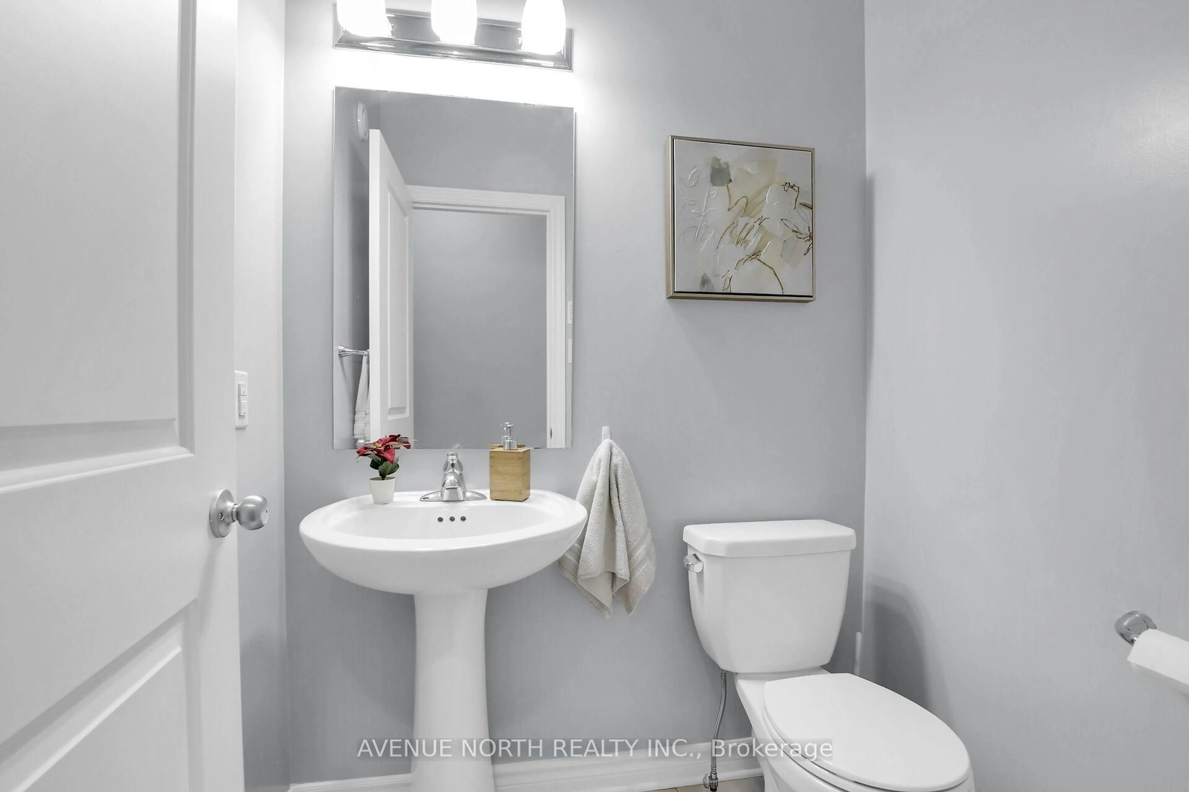 Standard bathroom, ceramic/tile floor for 303 Wood Acres Grve, Ottawa Ontario K1T 0M5
