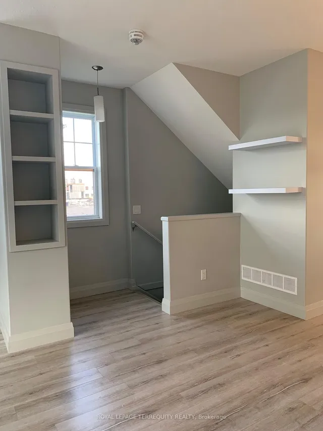 3025 Singleton Ave #2, London South 4