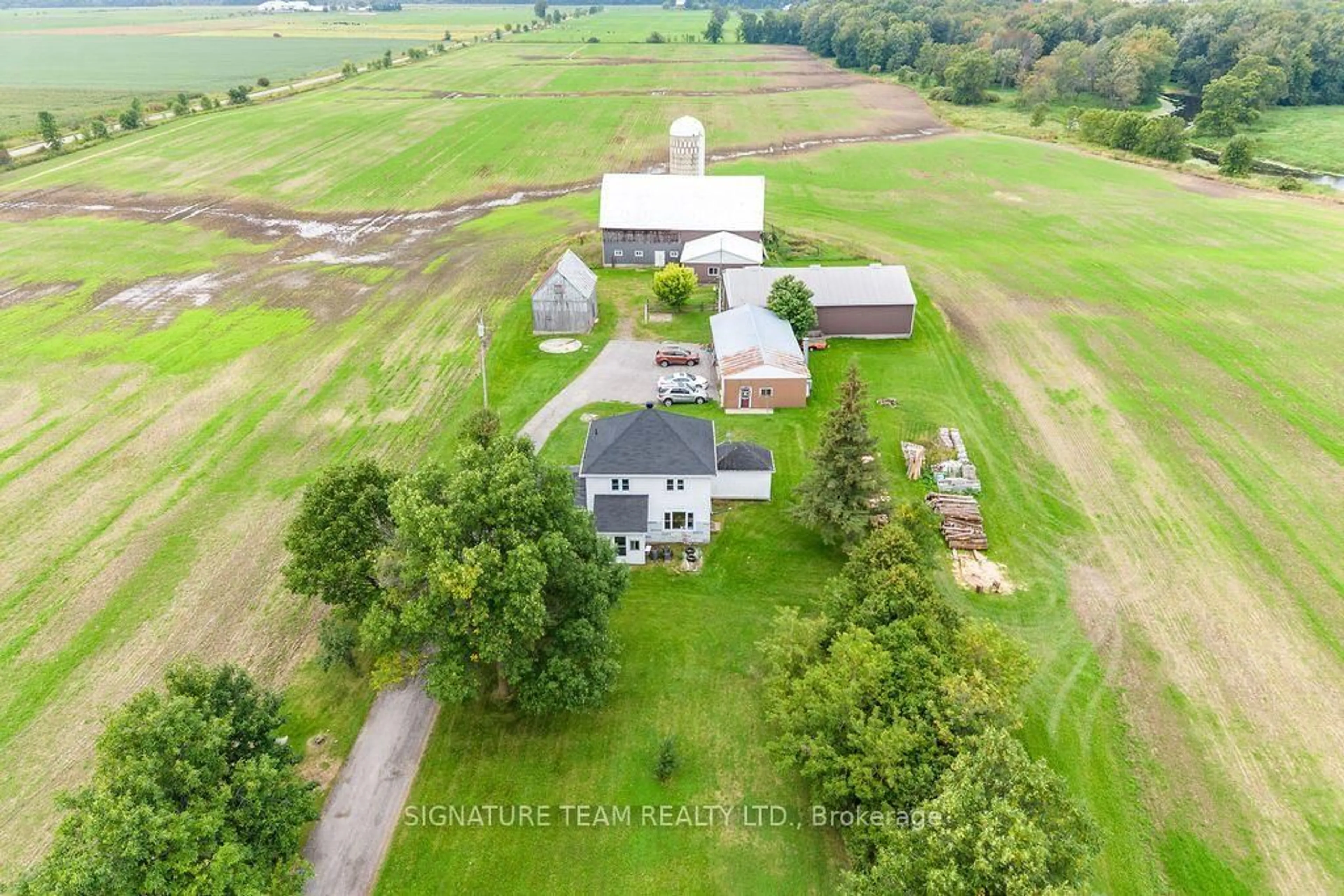 A pic from outside/outdoor area/front of a property/back of a property/a pic from drone, unknown for 19573 17 Highway, Cobden Ontario K0J 1K0