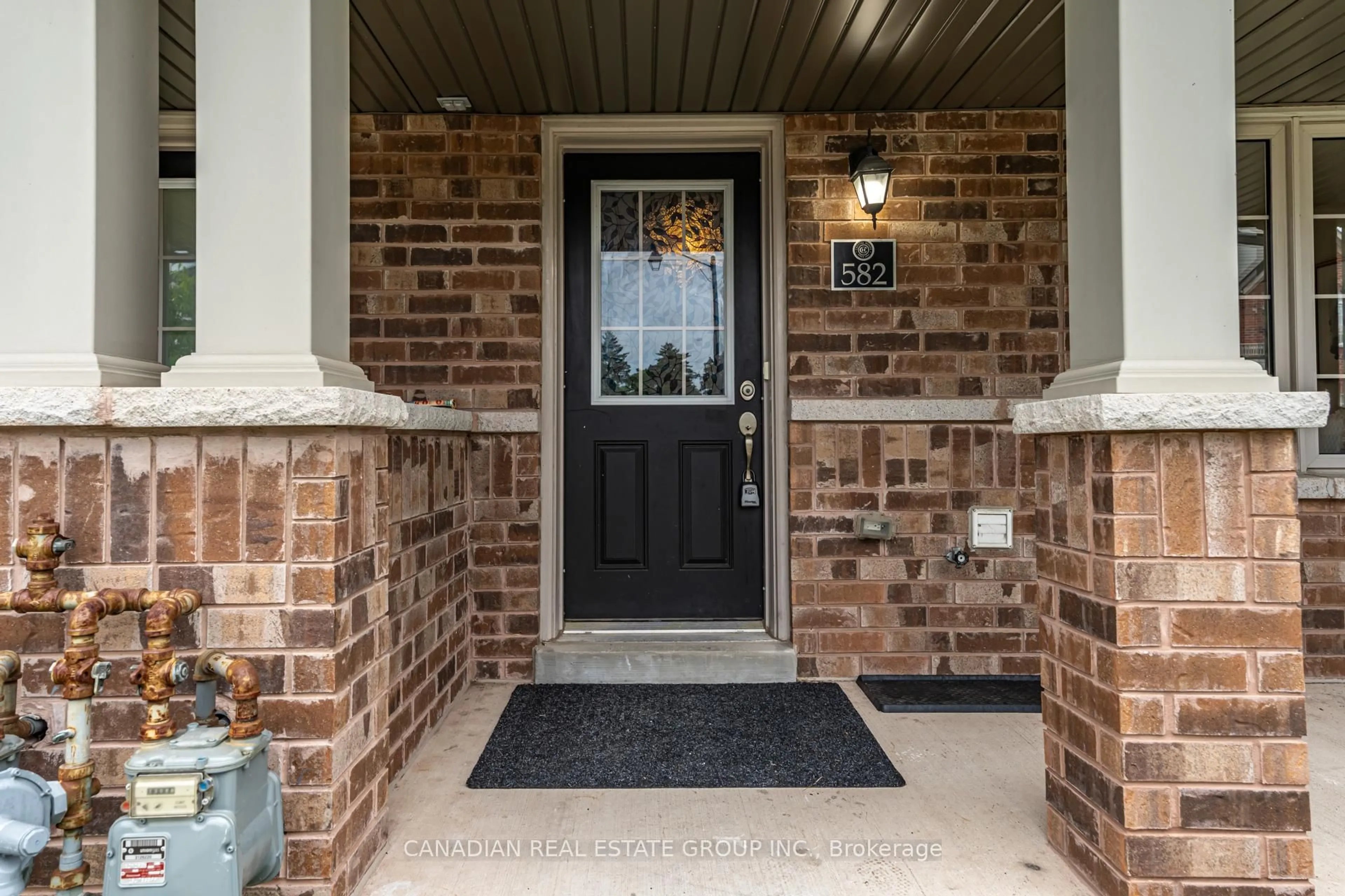 Indoor entryway for 582 Linden Dr #68, Cambridge Ontario N3H 0C9