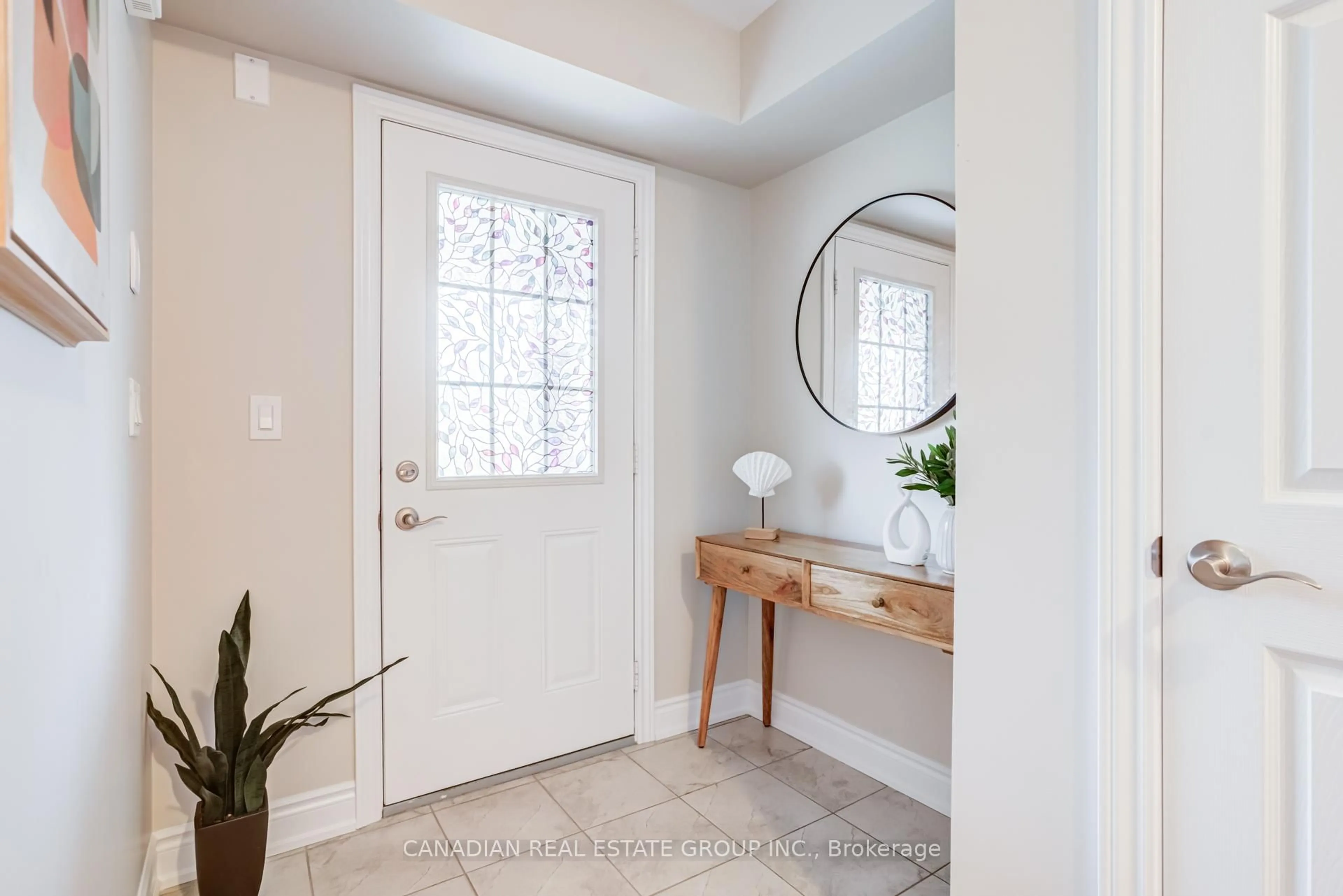Indoor entryway for 582 Linden Dr #68, Cambridge Ontario N3H 0C9