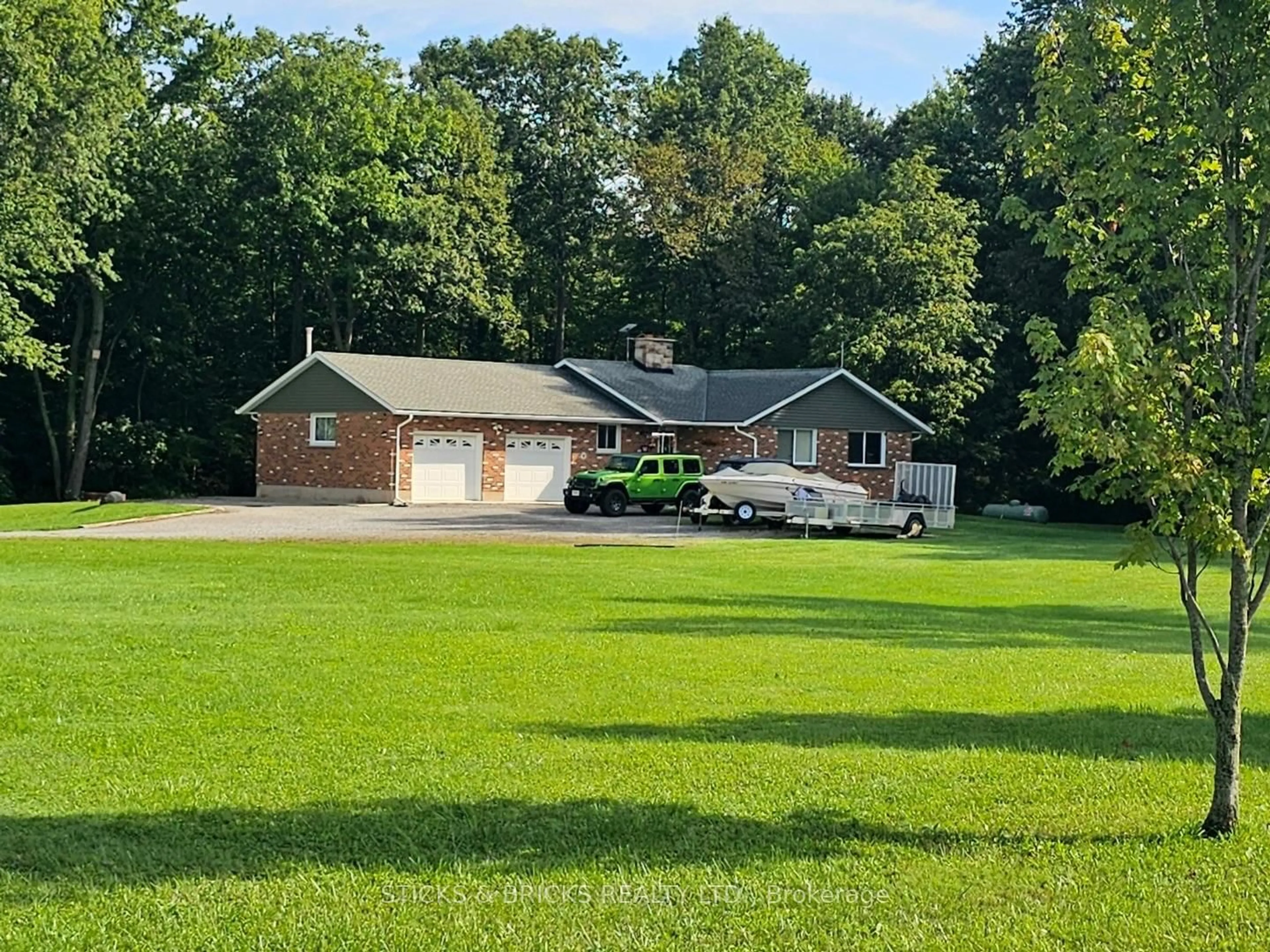 A pic from outside/outdoor area/front of a property/back of a property/a pic from drone, unknown for 9195 Carl Rd, Niagara Falls Ontario L3B 5N4