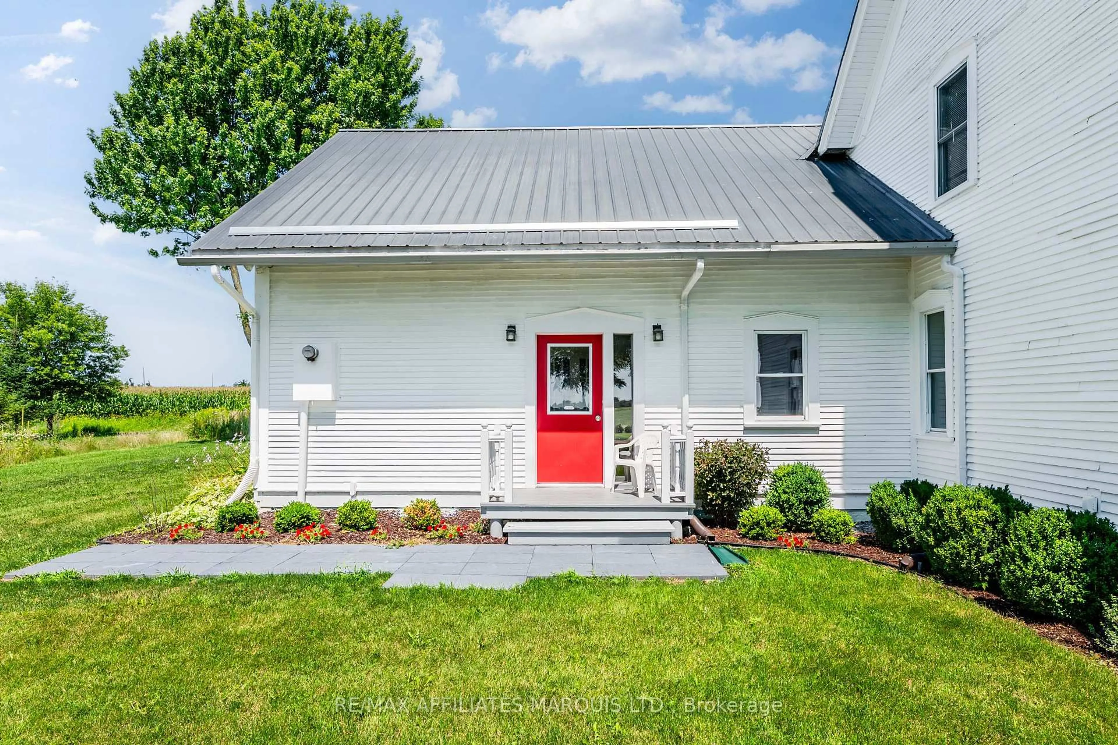 Home with vinyl exterior material, unknown for 18269 North Branch Rd, South Glengarry Ontario K0C 1S0