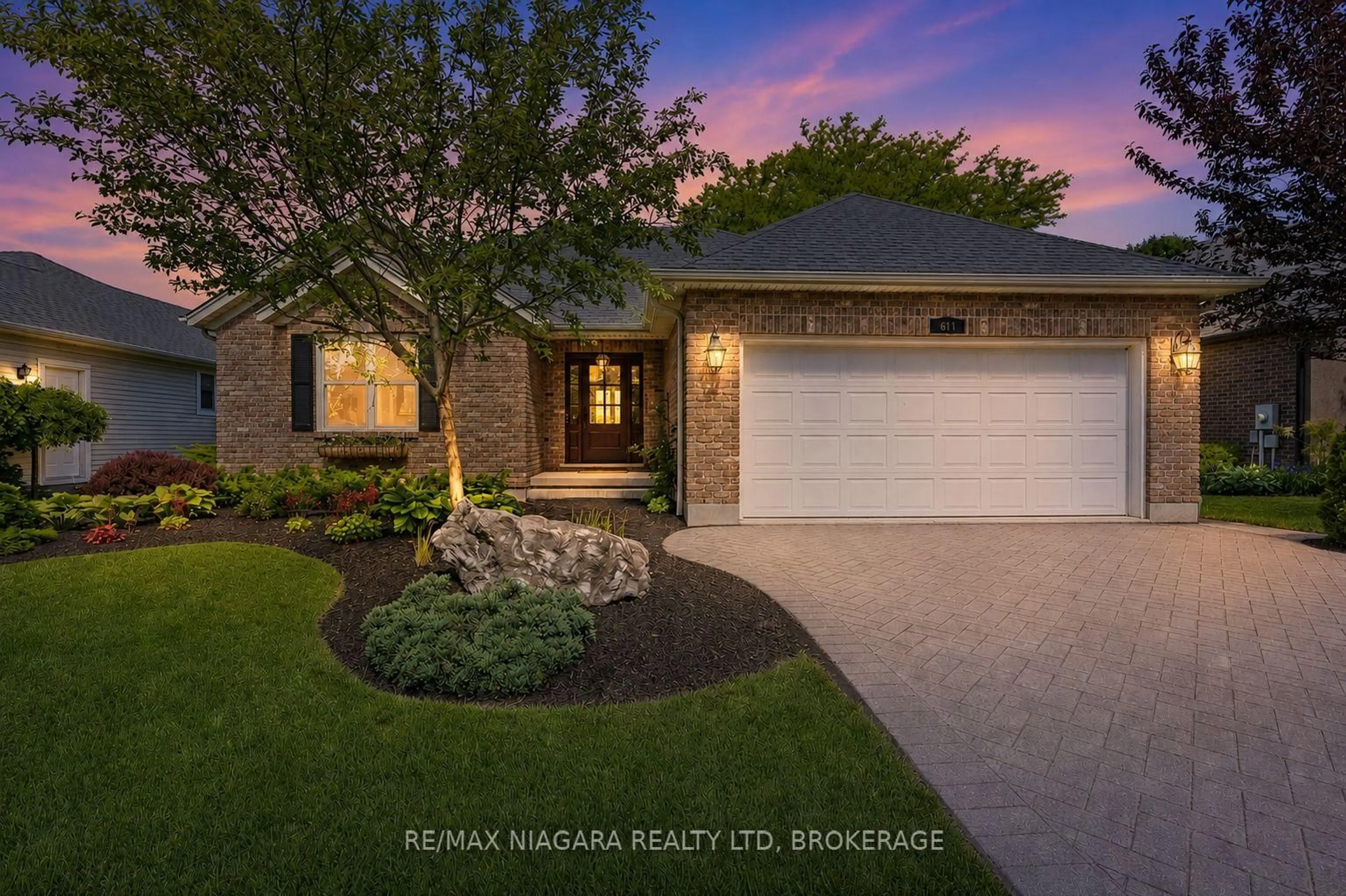 Home with brick exterior material, street for 611 Victoria St, Niagara-on-the-Lake Ontario L0S 1J0