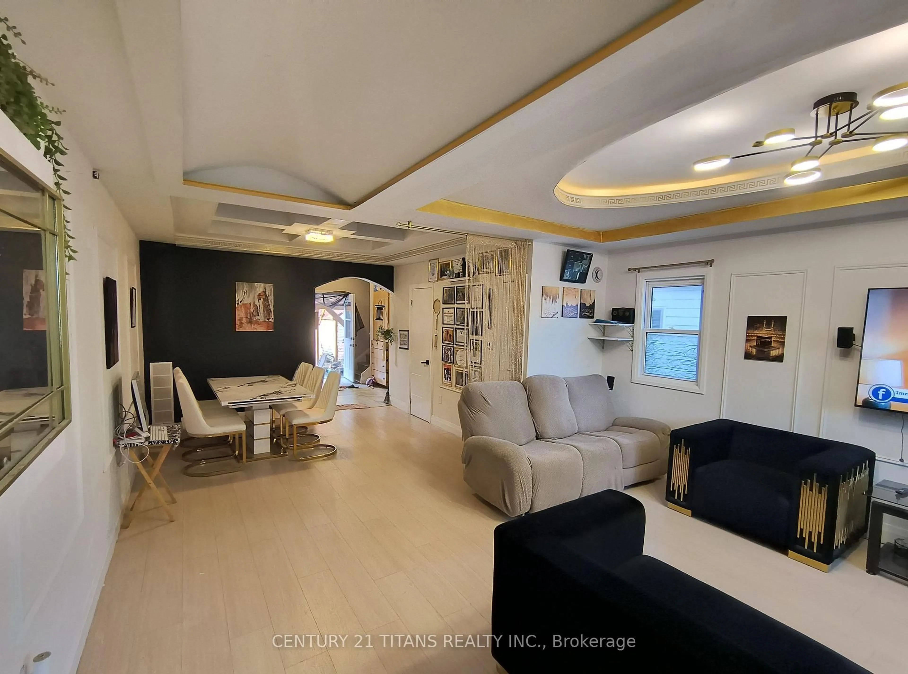 Living room with furniture, unknown for 127 Wellington St, Chatham-Kent Ontario N7M 3P2