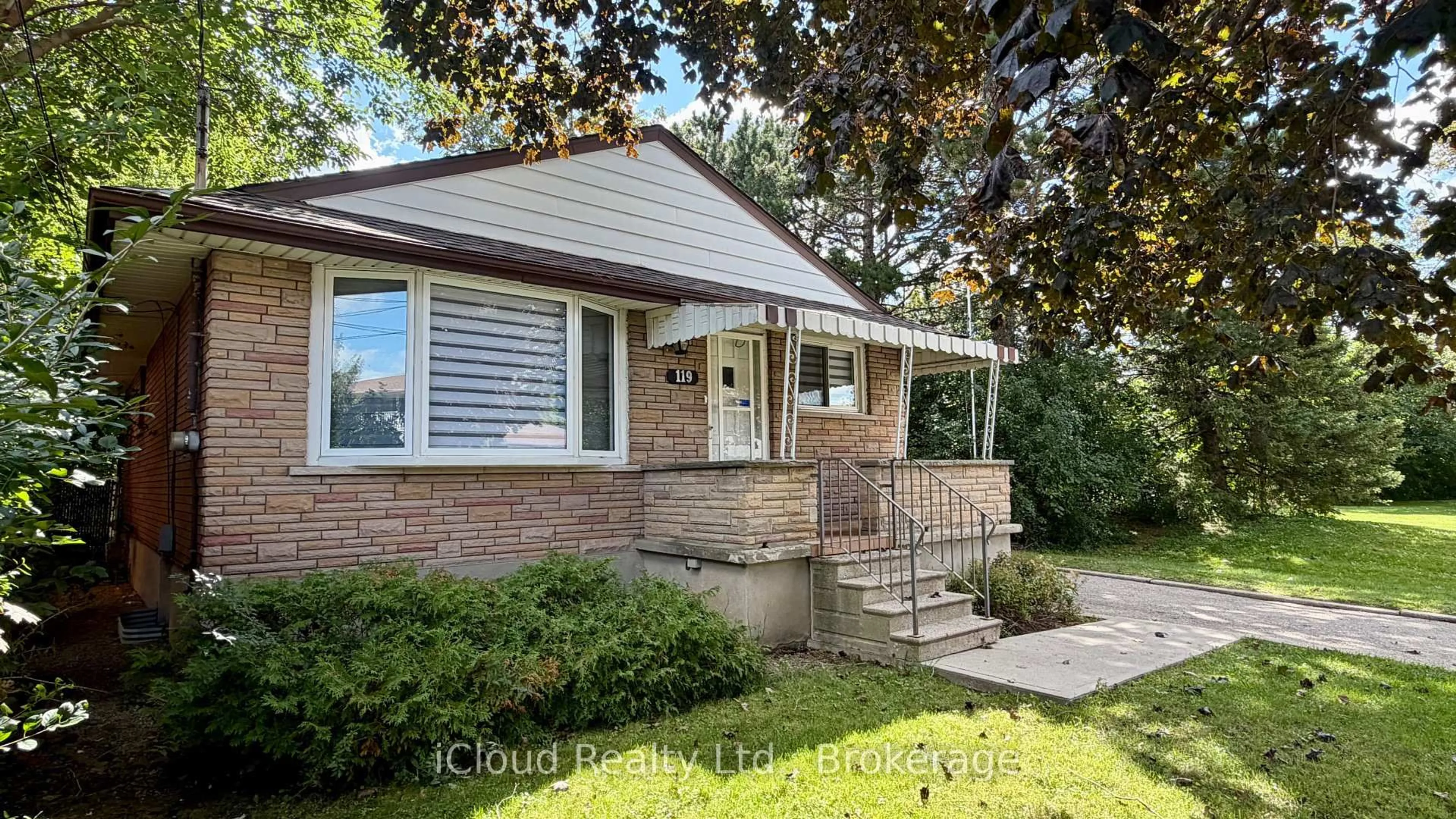 Home with brick exterior material, street for 119 Dixon St, Kitchener Ontario N2G 3E8