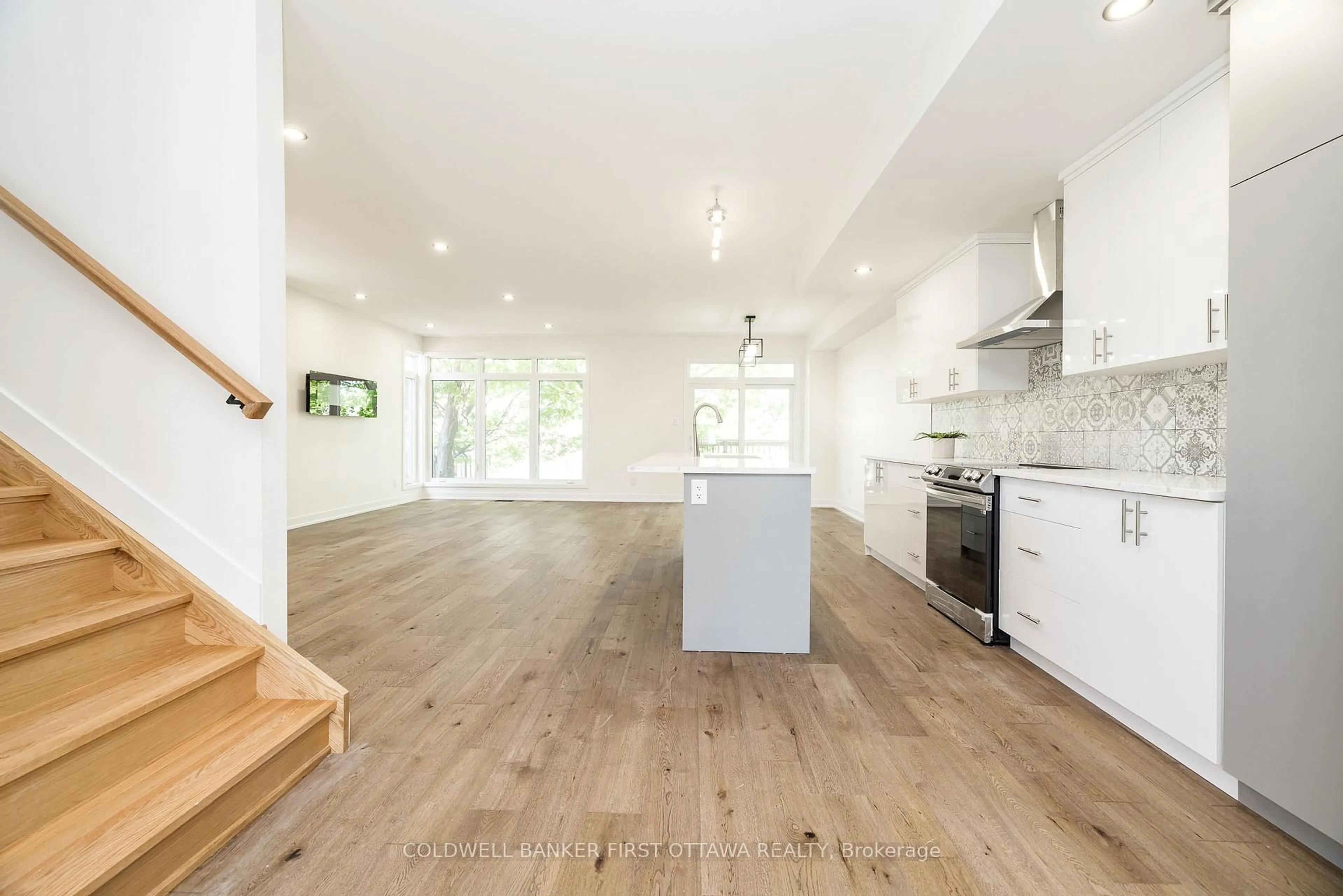 Open concept kitchen, wood/laminate floor for 31 Francis St, Carleton Place Ontario K7C 2J5