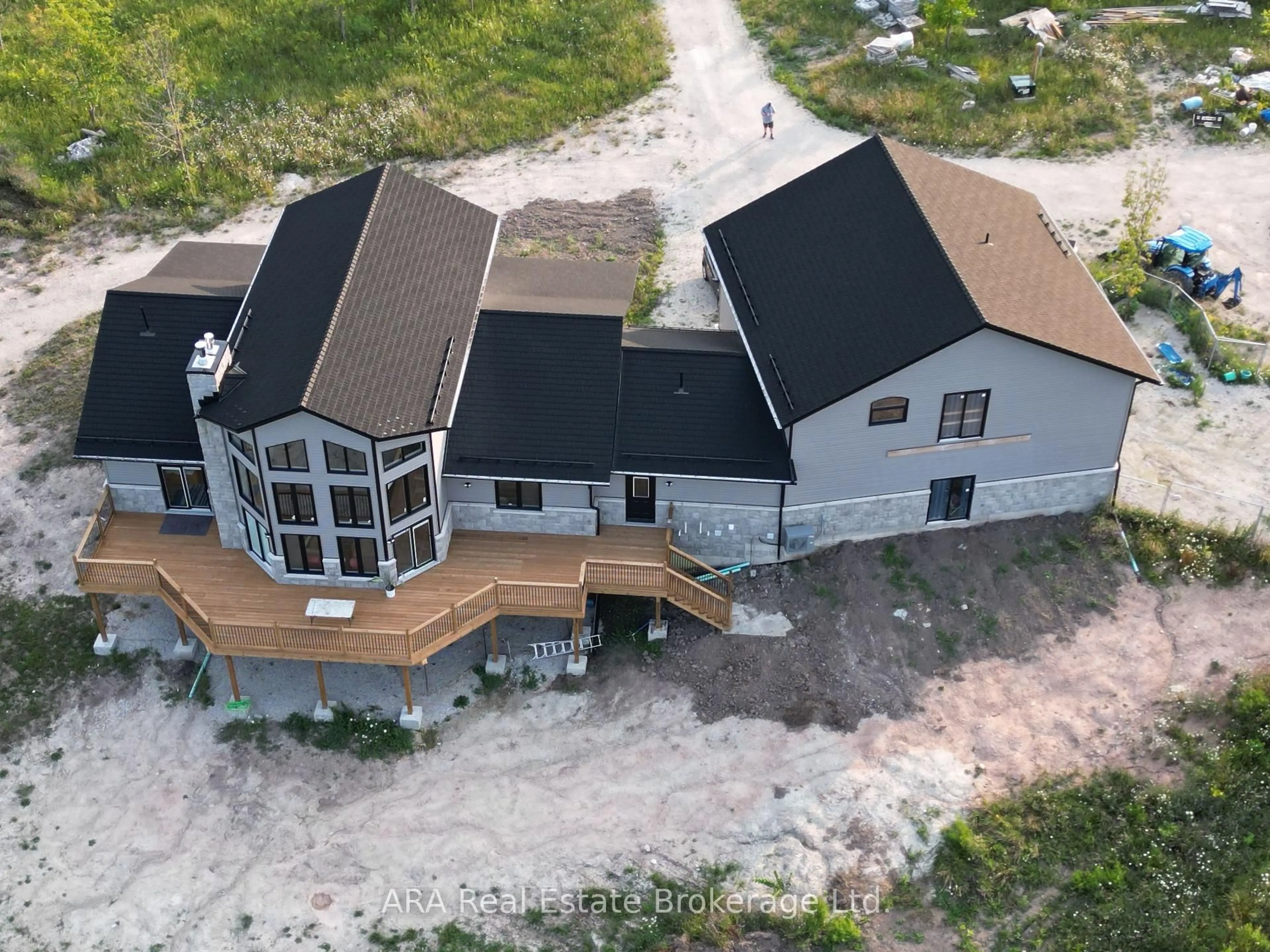 A pic from outside/outdoor area/front of a property/back of a property/a pic from drone, building for 245421 22 Sdrd, Meaford Ontario N4L 1W5