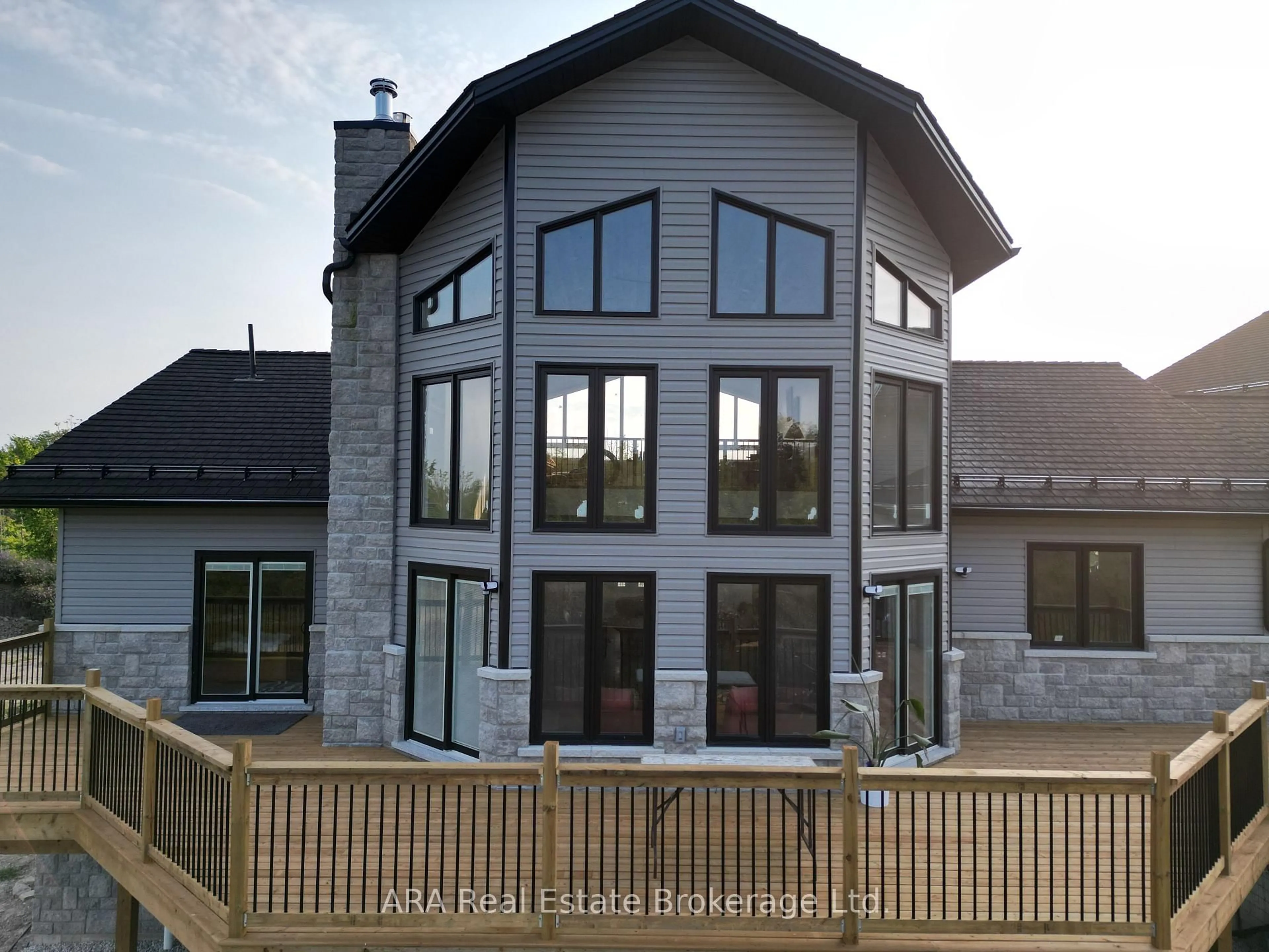 Home with vinyl exterior material, building for 245211 22 Sdrd, Meaford Ontario N4L 1W5