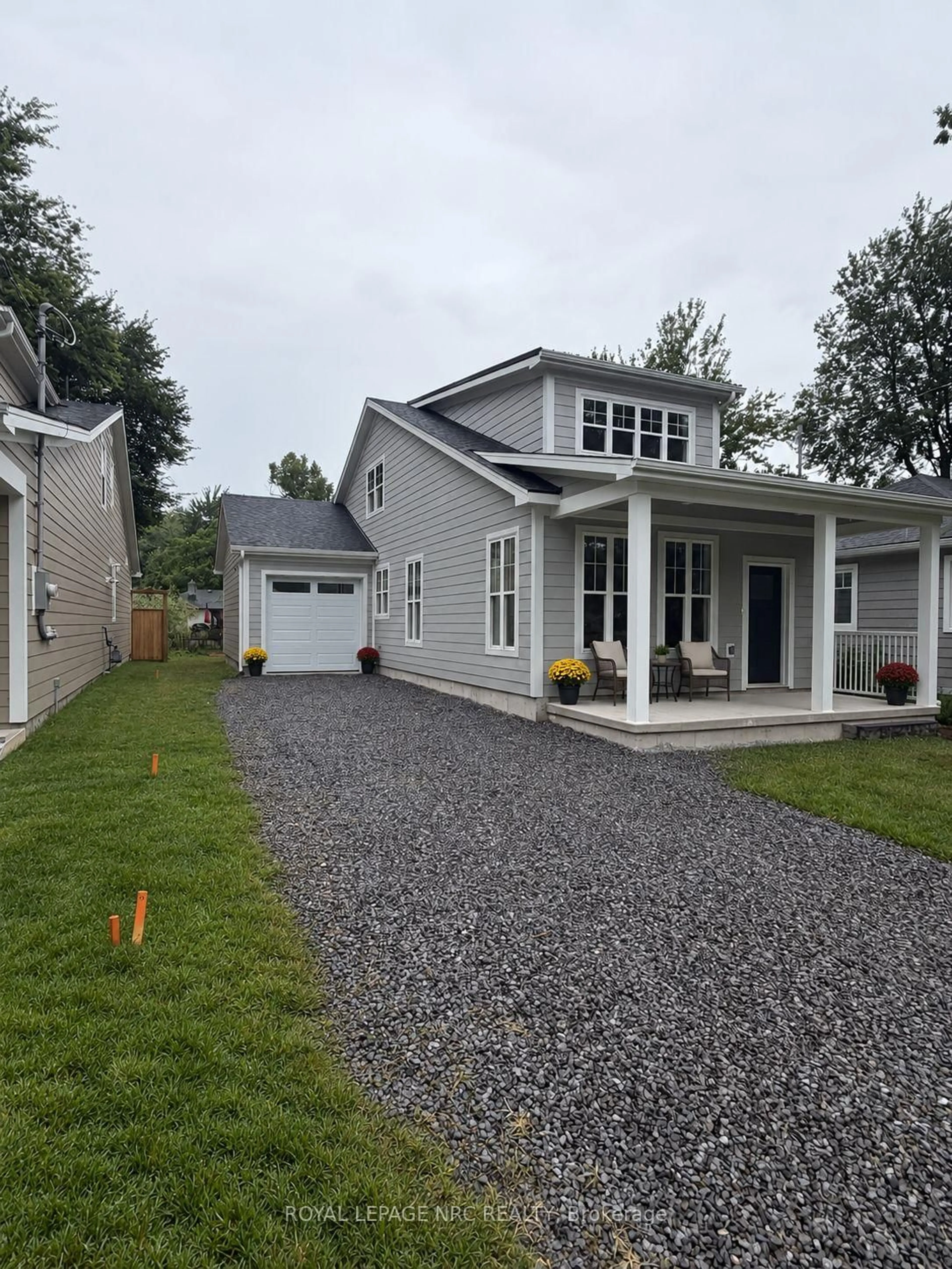 Home with vinyl exterior material, street for 339 LAKEWOOD Ave, Fort Erie Ontario L0S 1B0