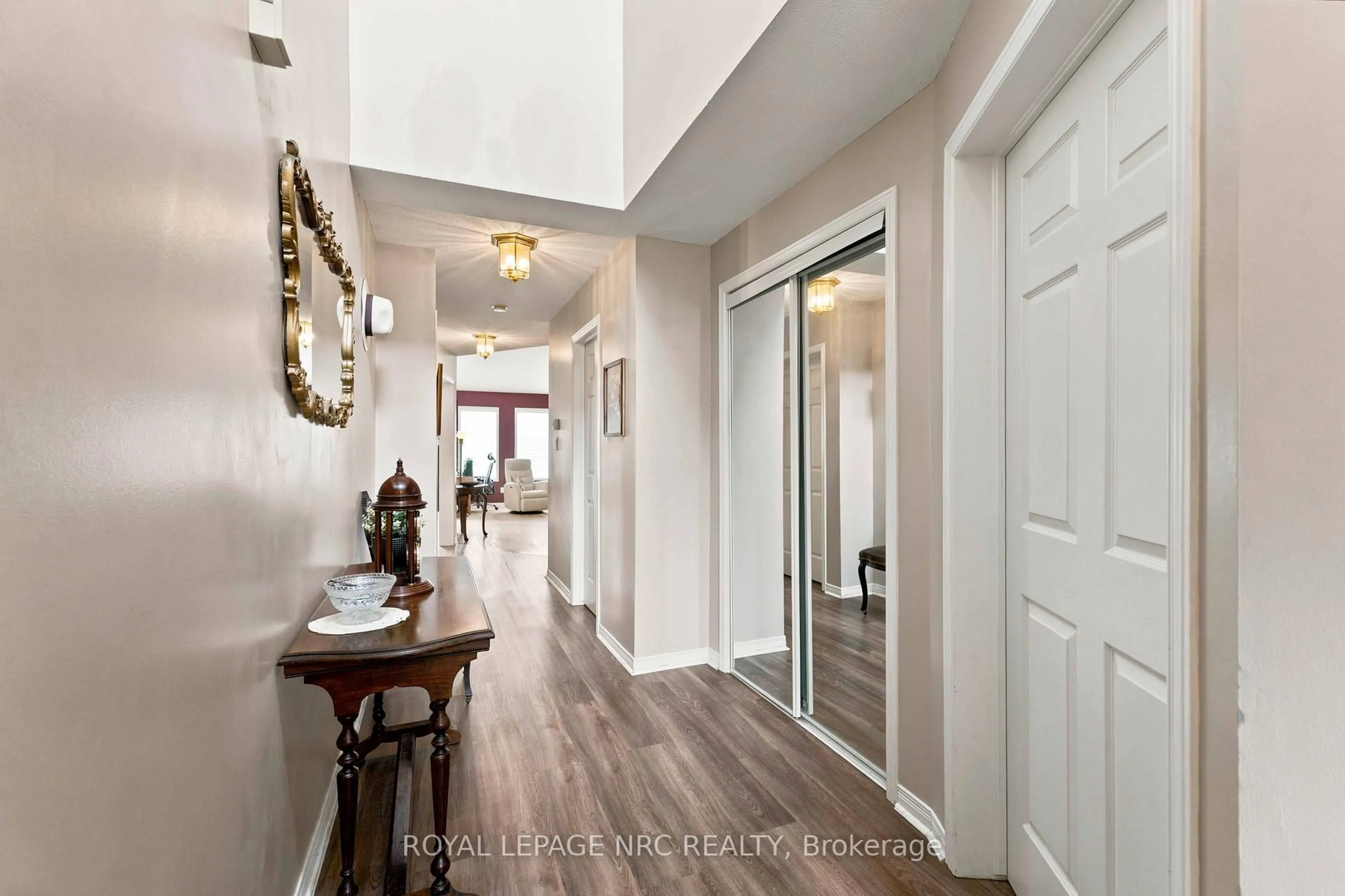 Indoor entryway for 5130 St. George's Dr, Lincoln Ontario L0R 1B7