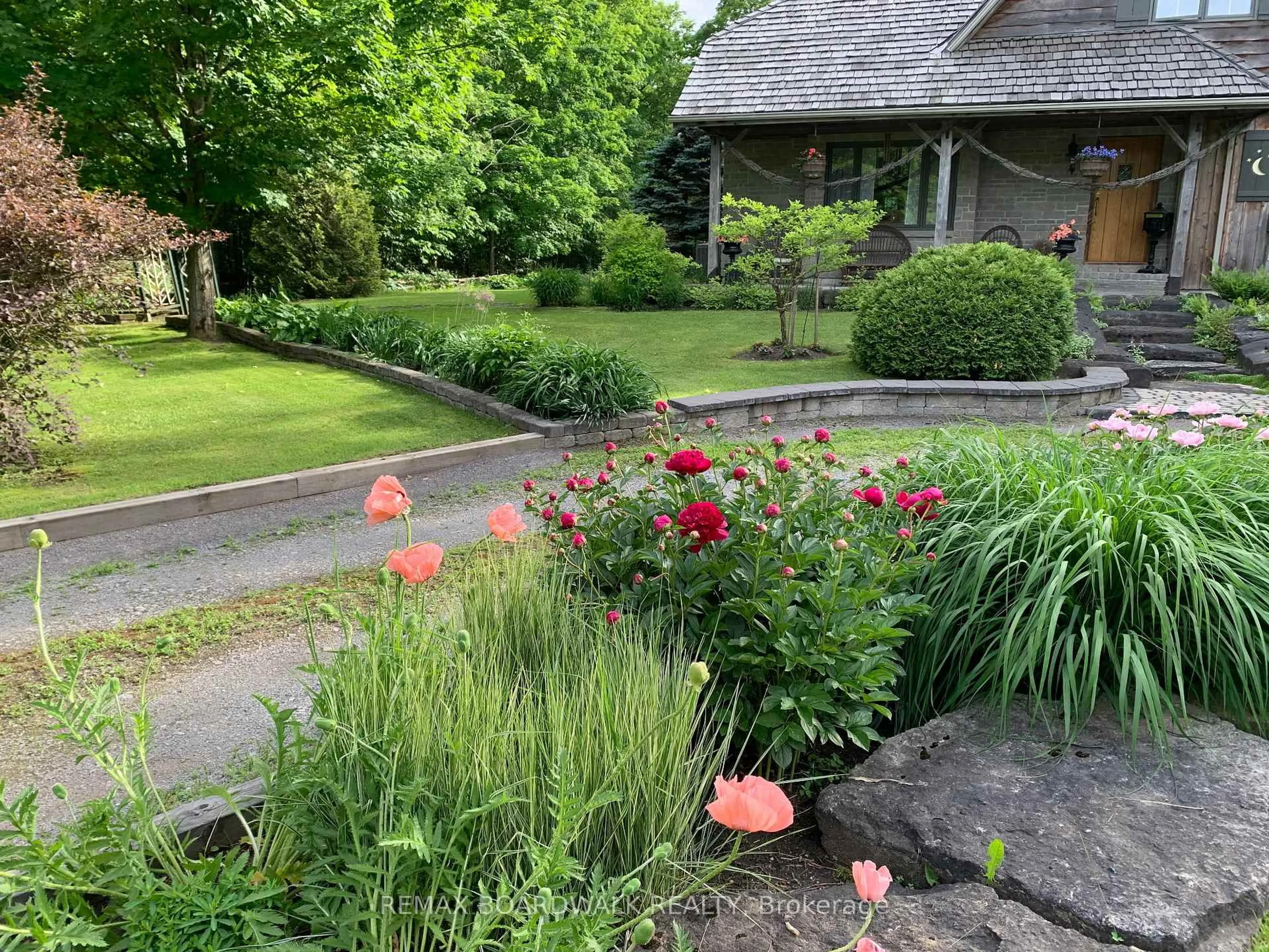 A pic from outside/outdoor area/front of a property/back of a property/a pic from drone, street for 431 Golden Line Rd, Almonte Ontario K0A 1A0