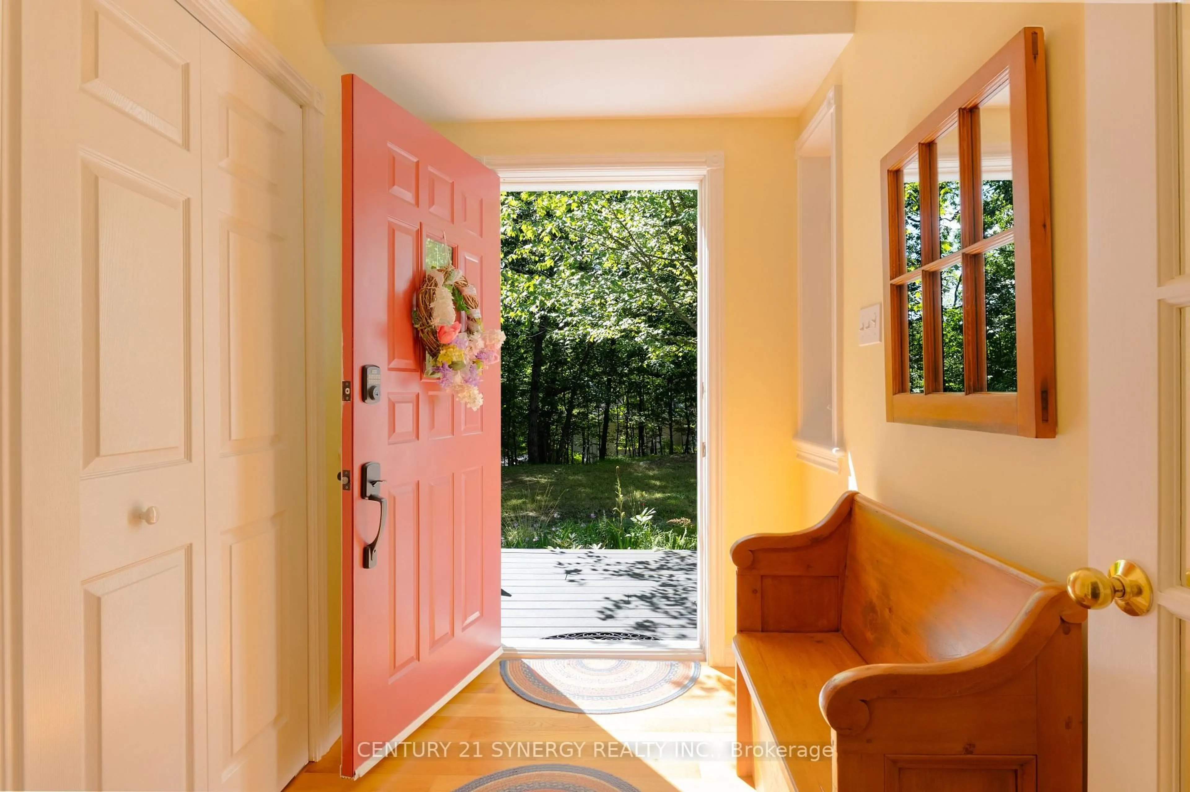 Indoor entryway for 504 Kenyon Rd, Perth Ontario K7H 0C7