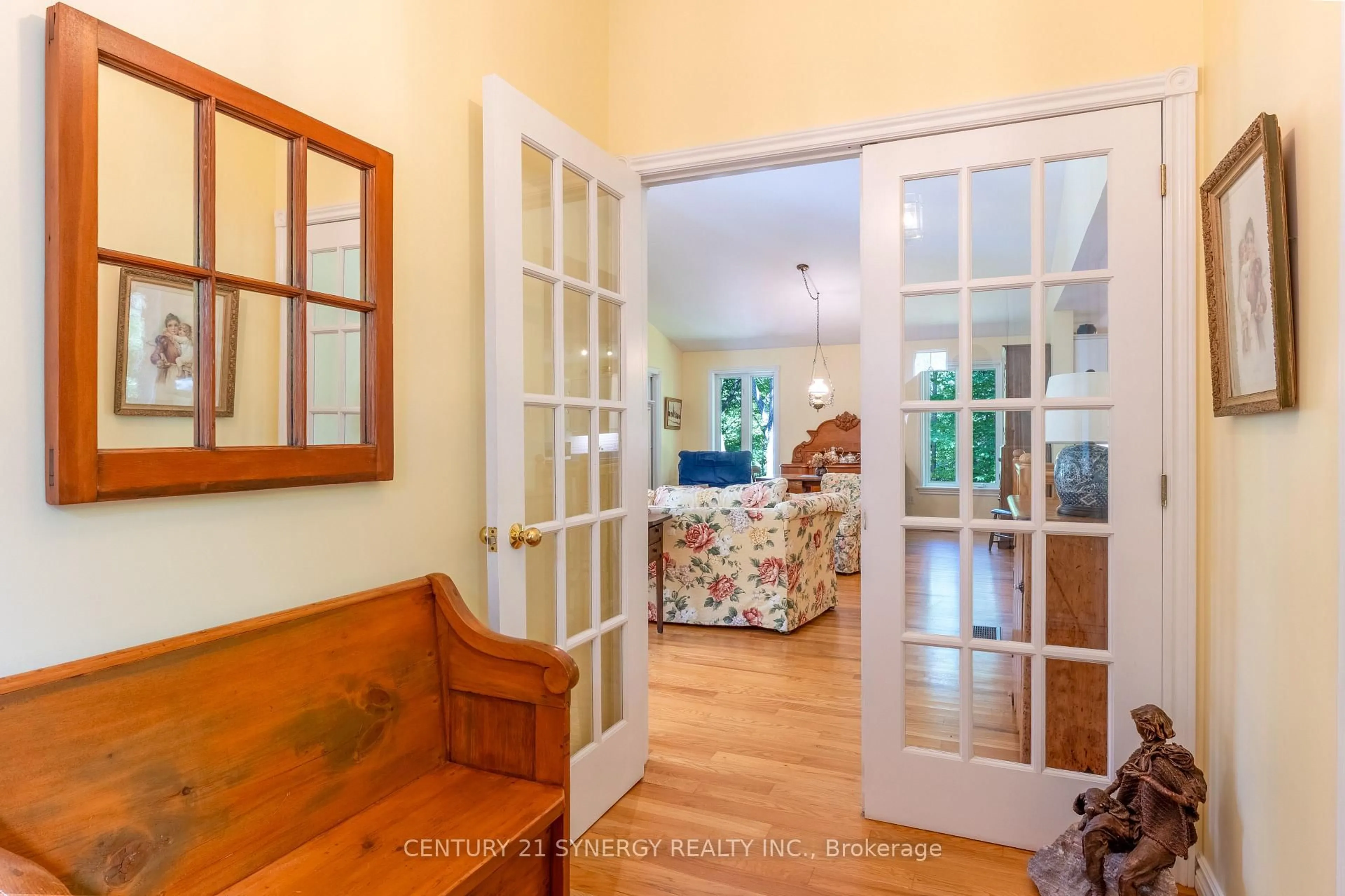 Indoor entryway for 504 Kenyon Rd, Perth Ontario K7H 0C7
