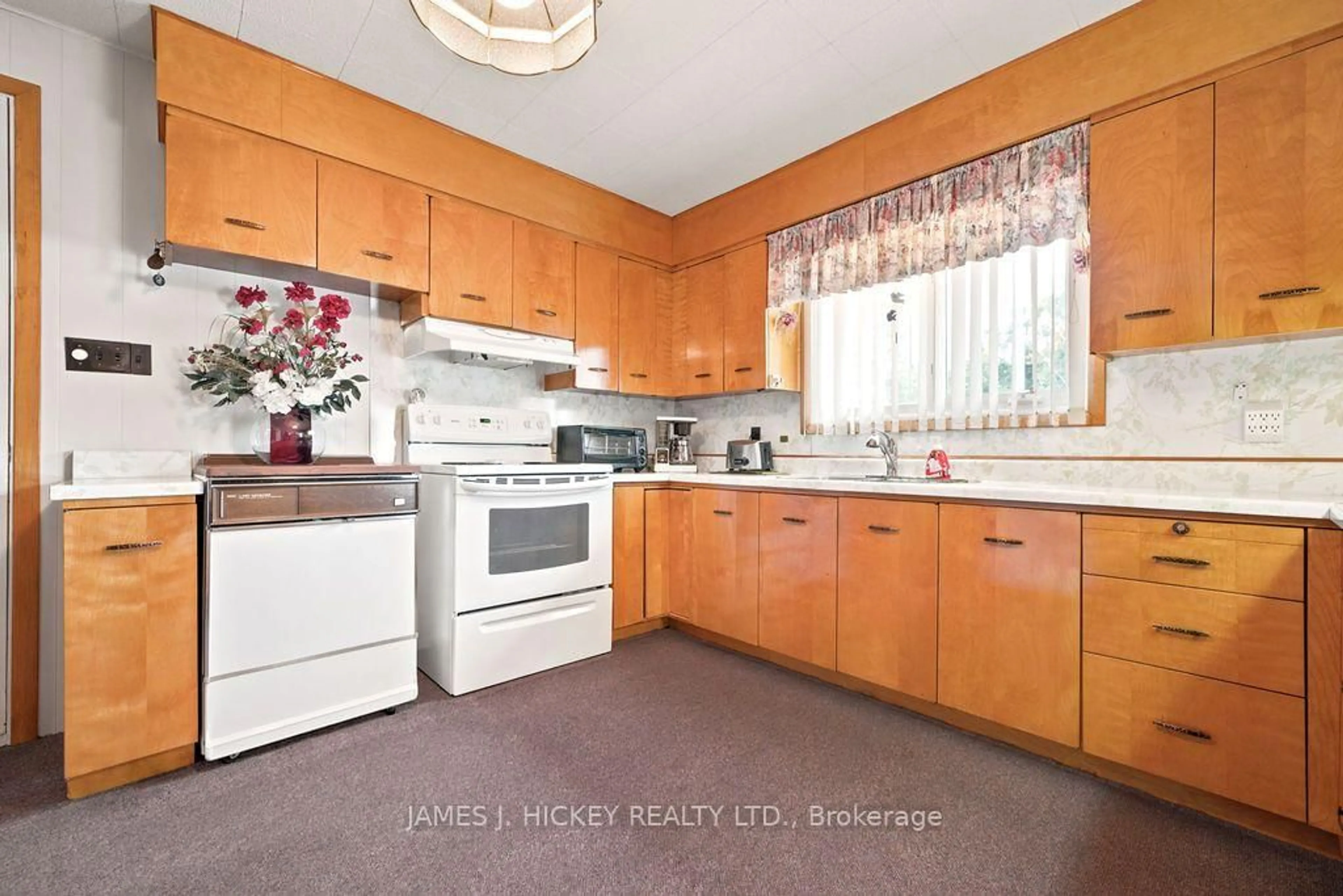 Standard kitchen, unknown for 54 Ottawa St, Chalk River Ontario K0J 1J0