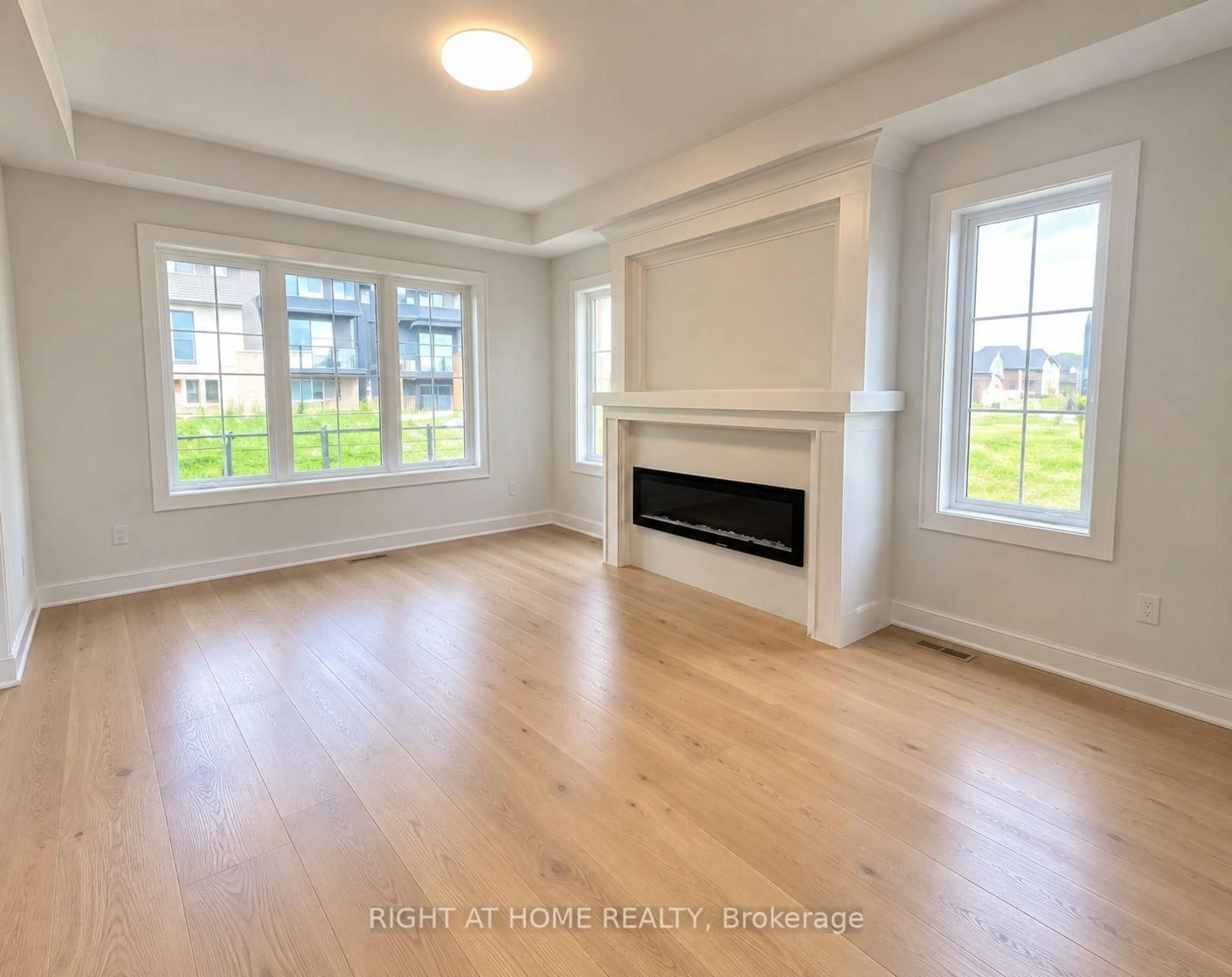 Living room with furniture, unknown for 91 YORK Dr, Peterborough Ontario K9K 0H7