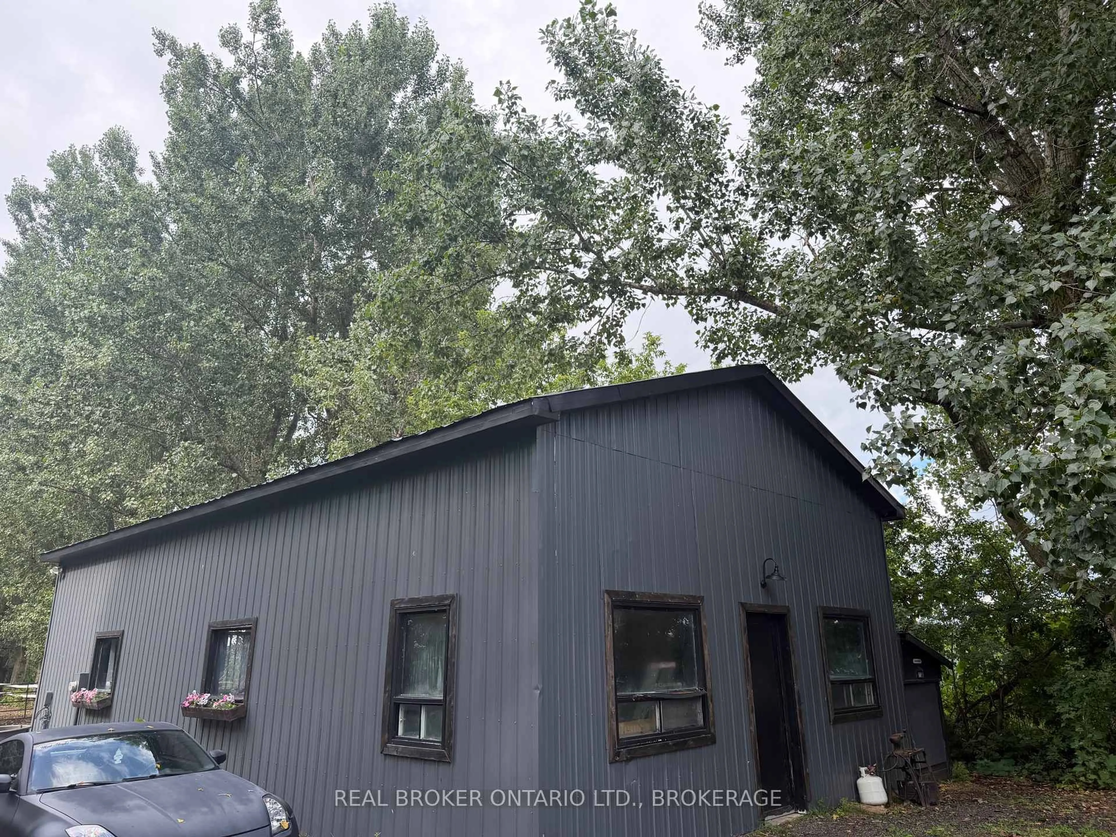 Home with vinyl exterior material, unknown for 21809 Concession 3 Rd, South Glengarry Ontario K0C 1E0