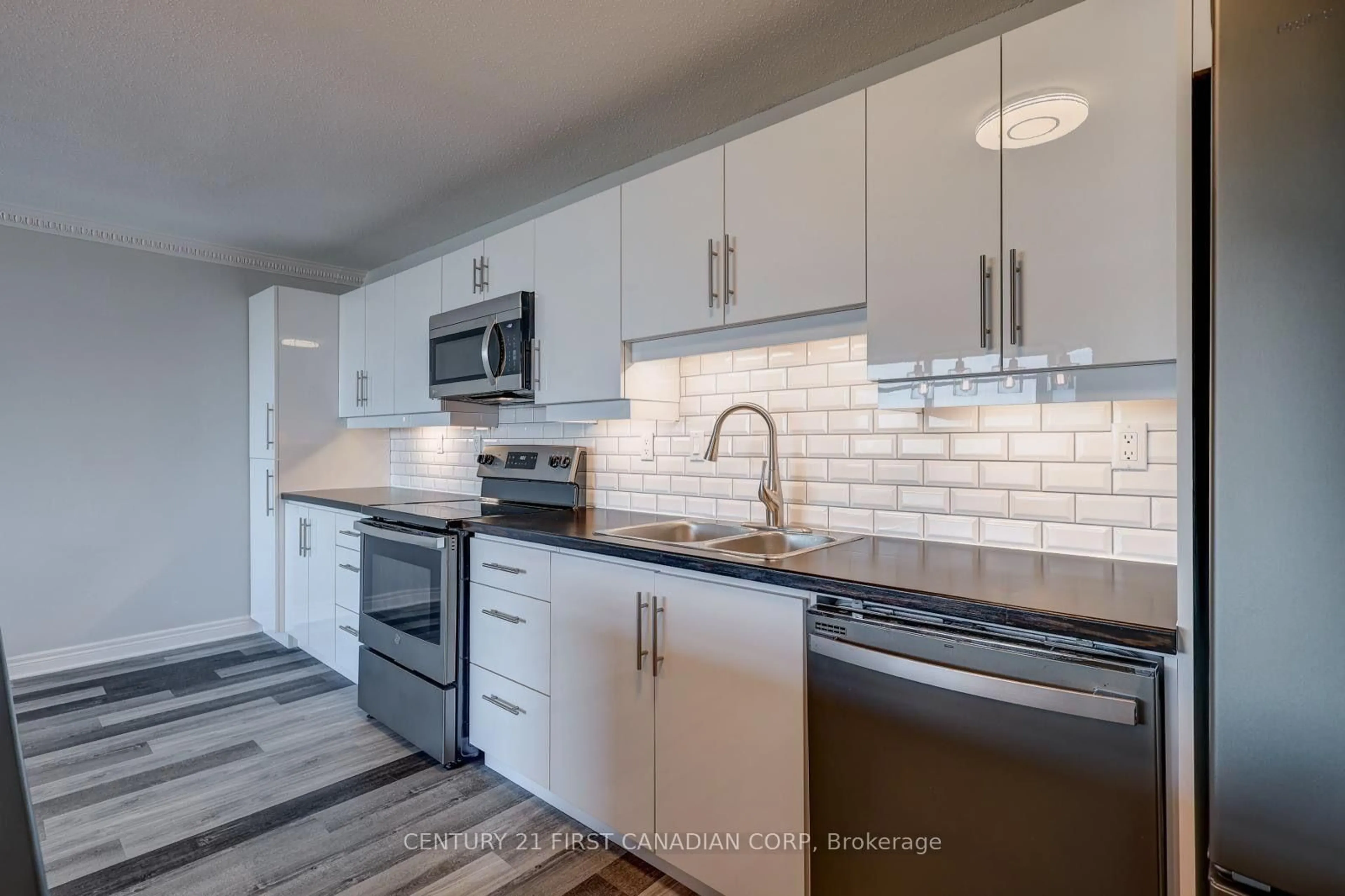 Open concept kitchen, ceramic/tile floor for 45 Pond Mills Rd #1014, London South Ontario N5Z 4W5