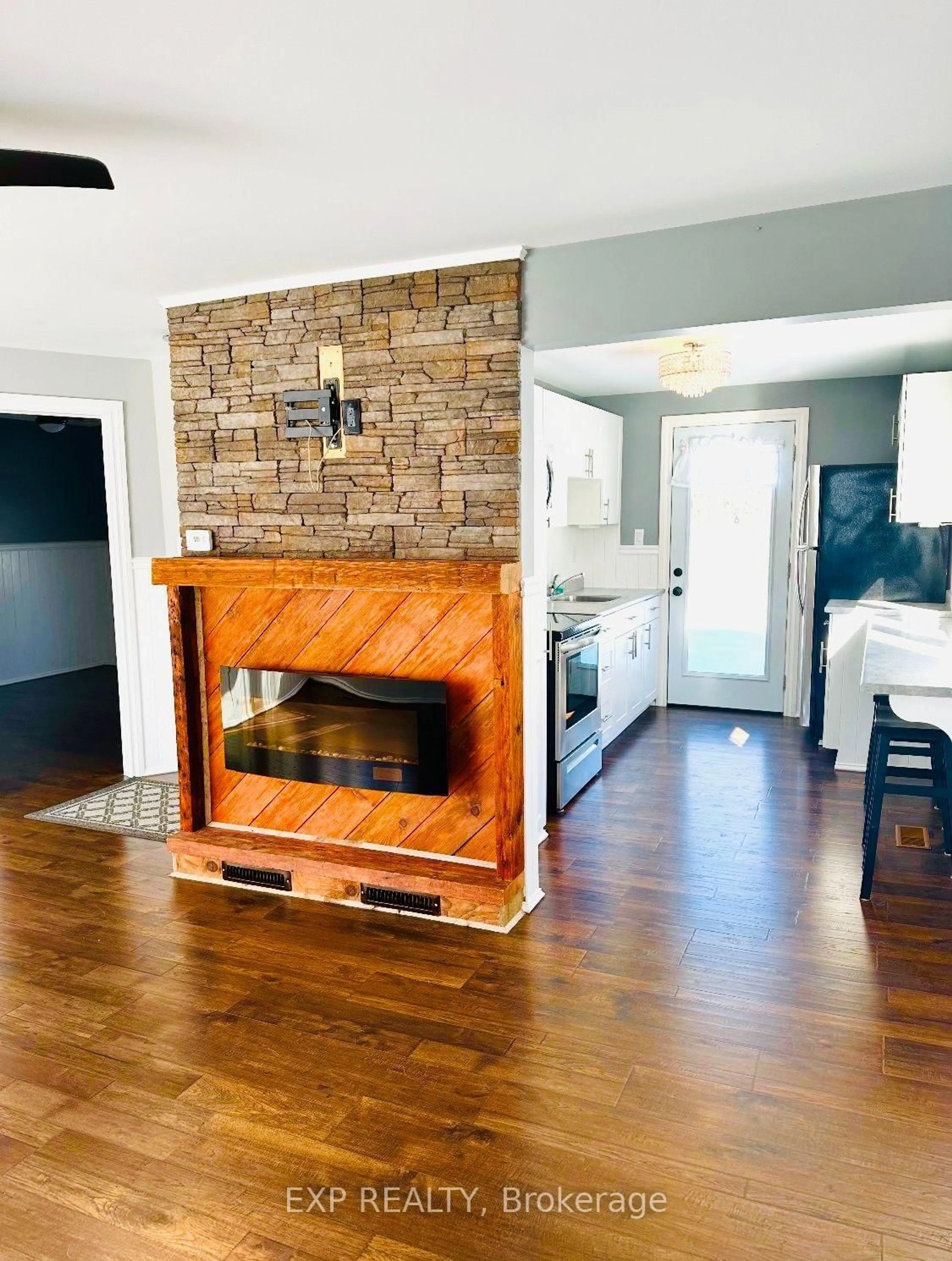 Open concept kitchen, wood/laminate floor for 91 Beckwith St, Perth Ontario K7H 1C5