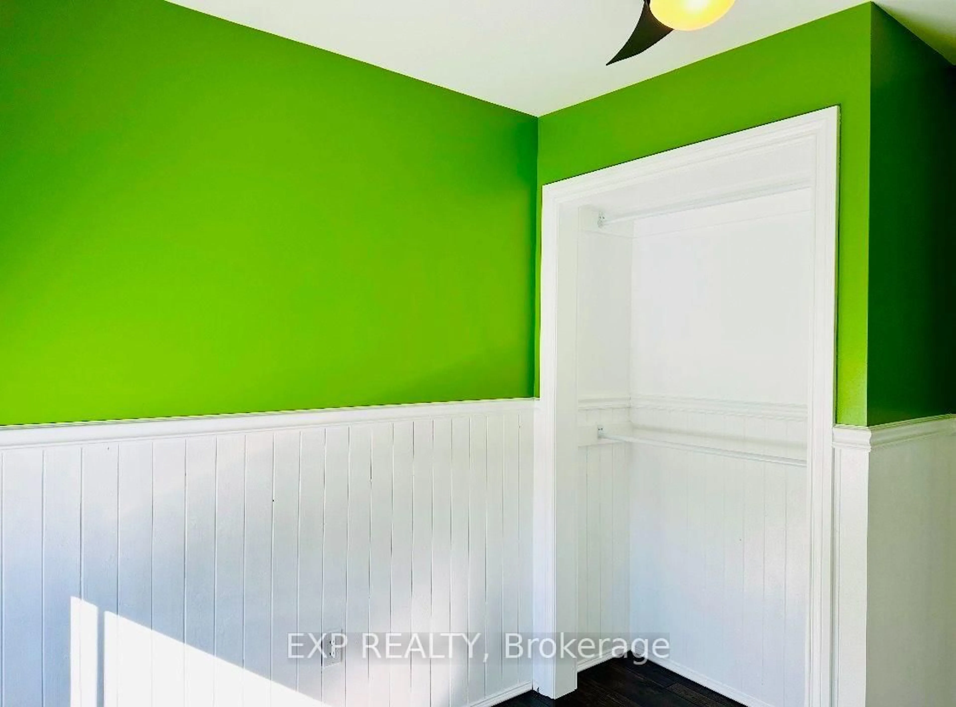 Indoor entryway for 91 Beckwith St, Perth Ontario K7H 1C5