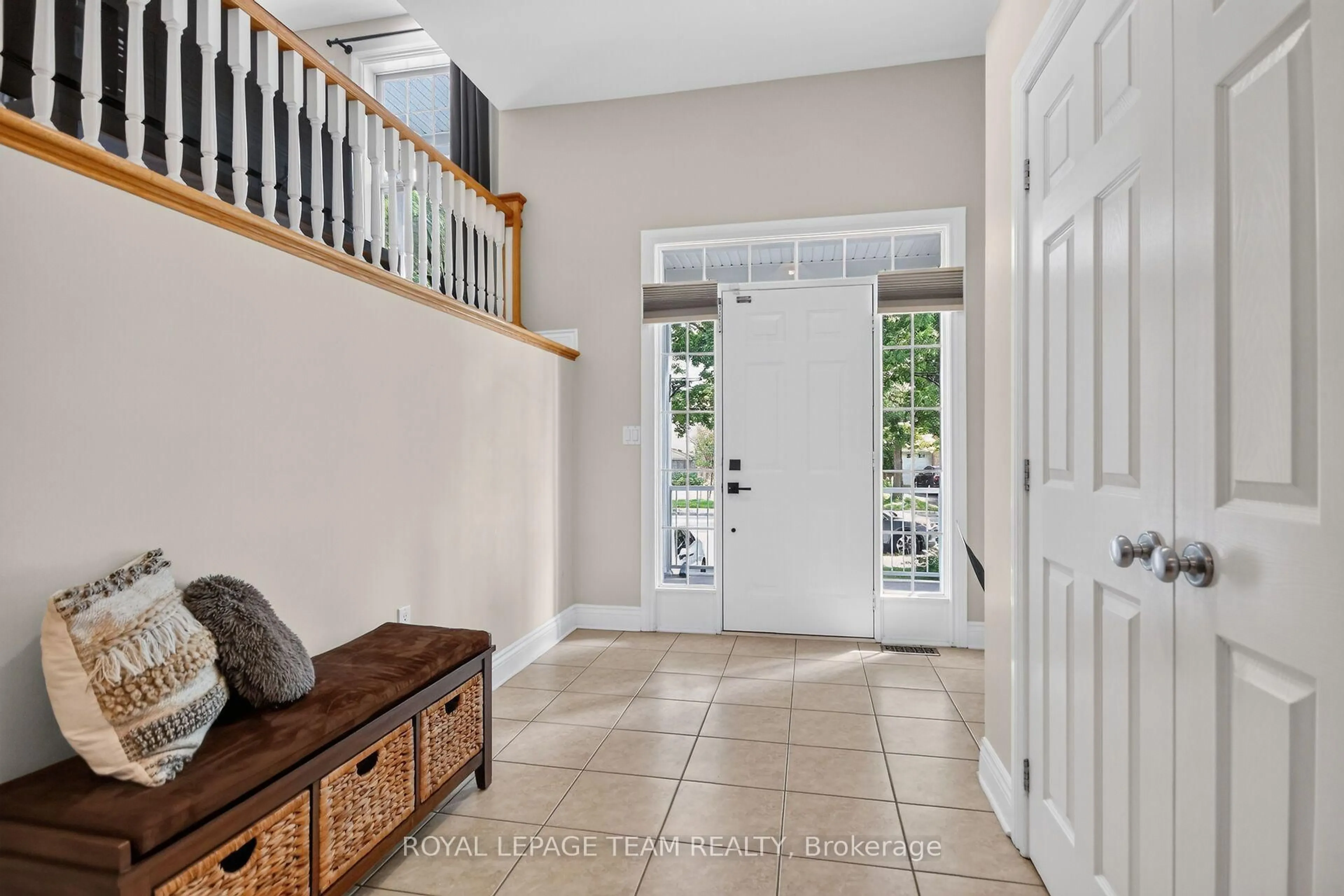 Indoor entryway for 253 Berrigan Dr, Ottawa Ontario K2J 5C4