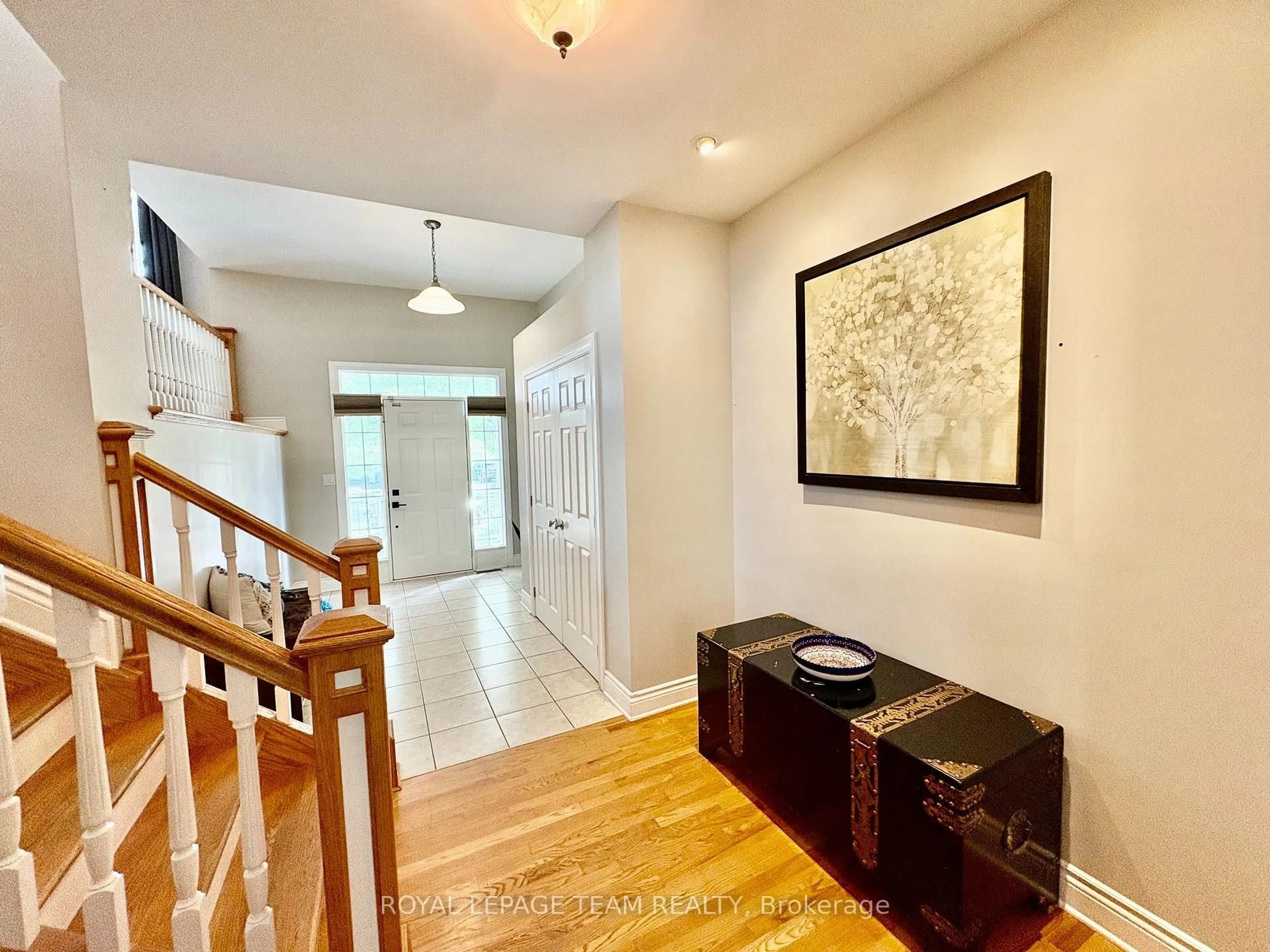 Indoor entryway for 253 Berrigan Dr, Ottawa Ontario K2J 5C4