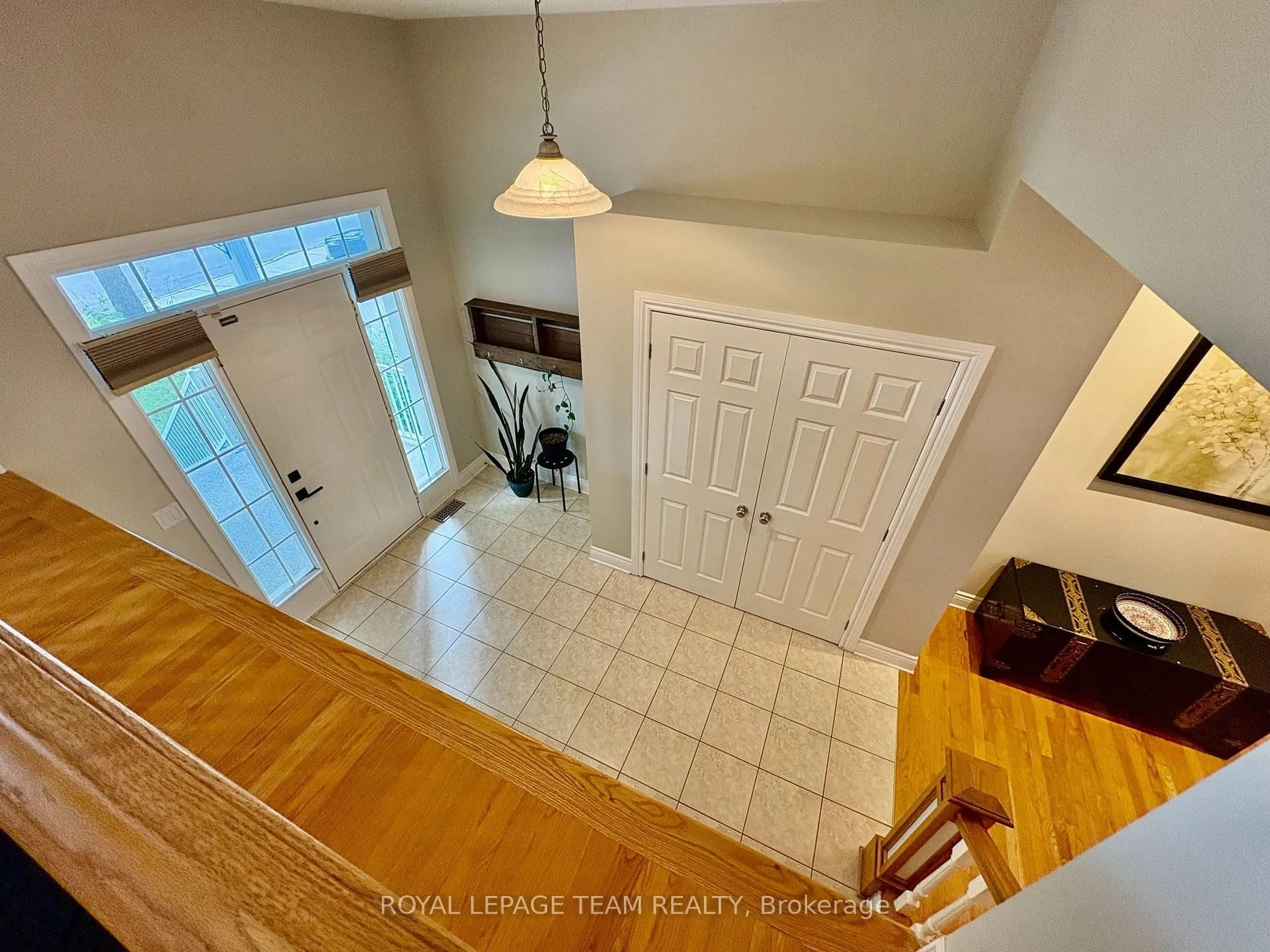 Indoor entryway for 253 Berrigan Dr, Ottawa Ontario K2J 5C4