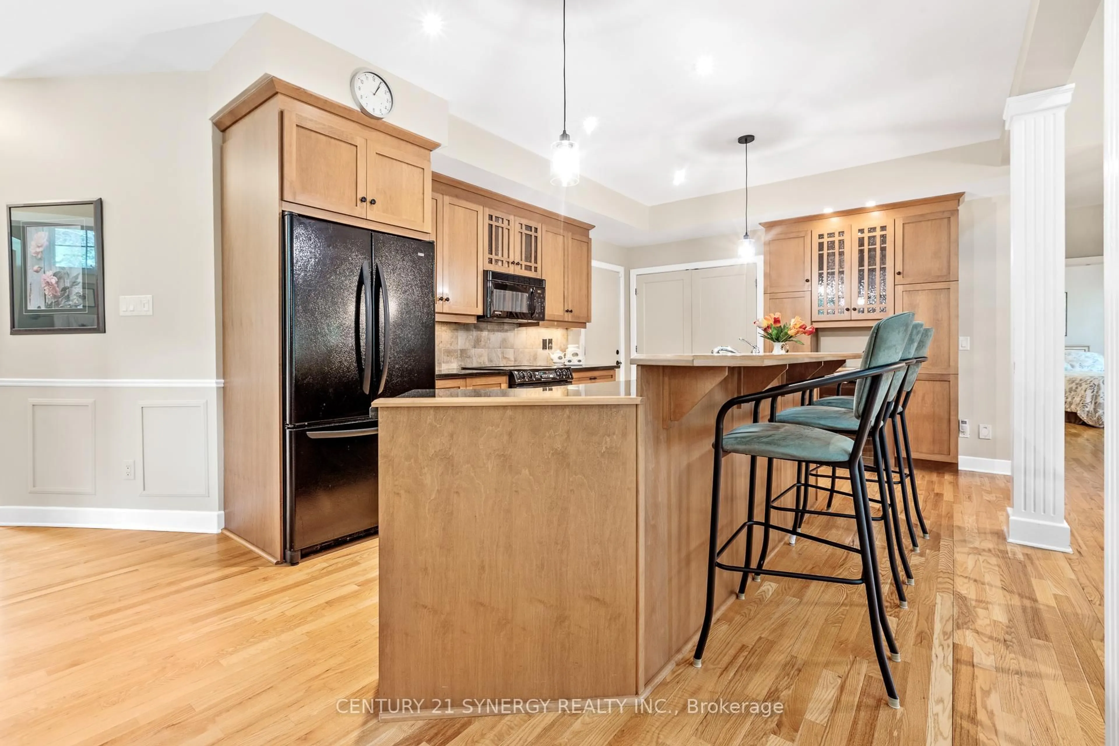 Open concept kitchen, wood/laminate floor for 45 Turtle Point Private, Kanata Ontario K2K 3P1