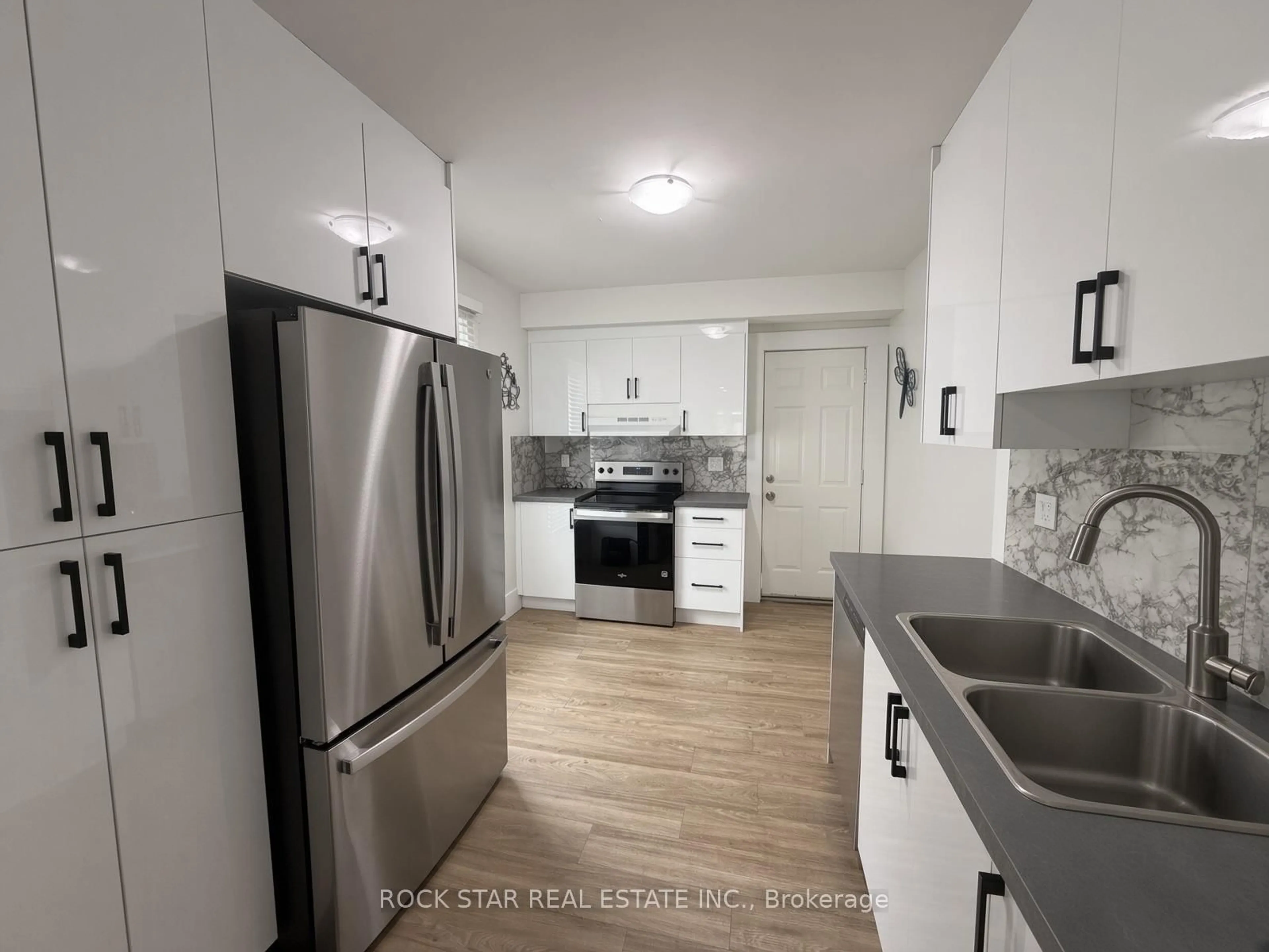 Standard kitchen, unknown for 1211 Lincoln Rd, Windsor Ontario N8Y 2H9