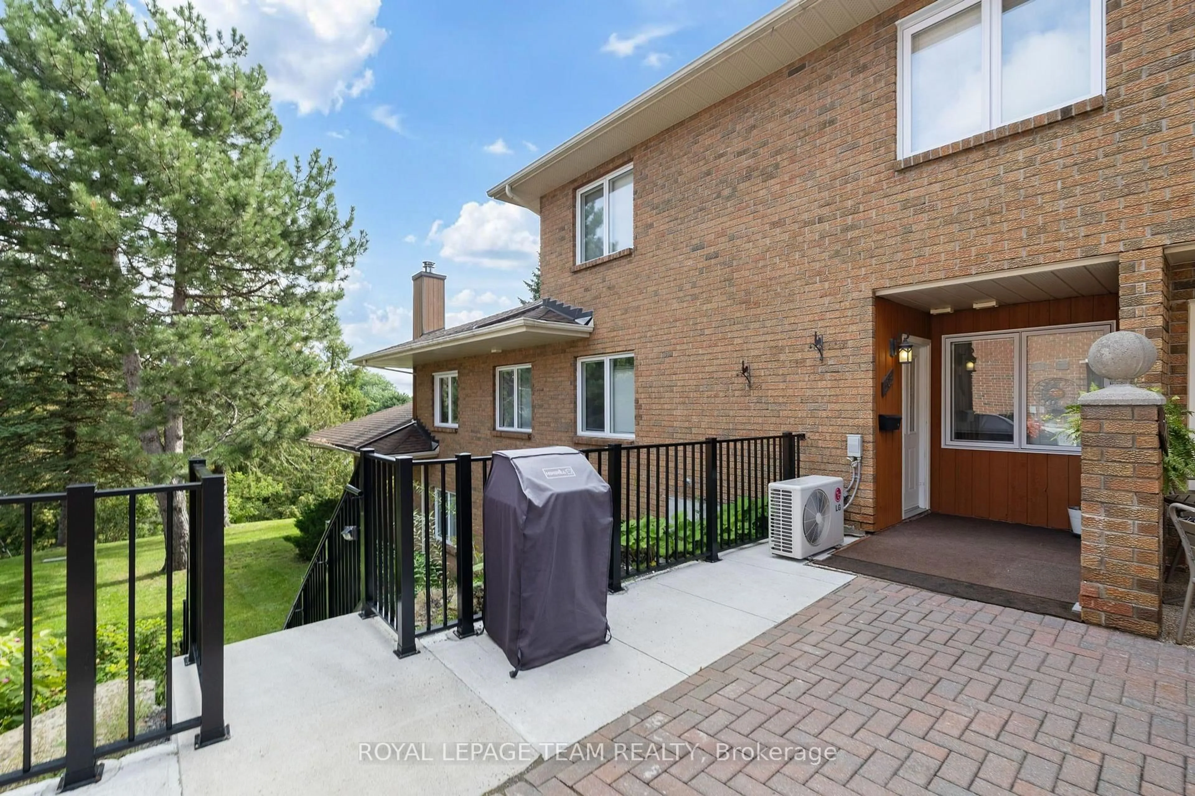Patio, street for 503 Stratas Crt #34, Kanata Ontario K2L 3K7