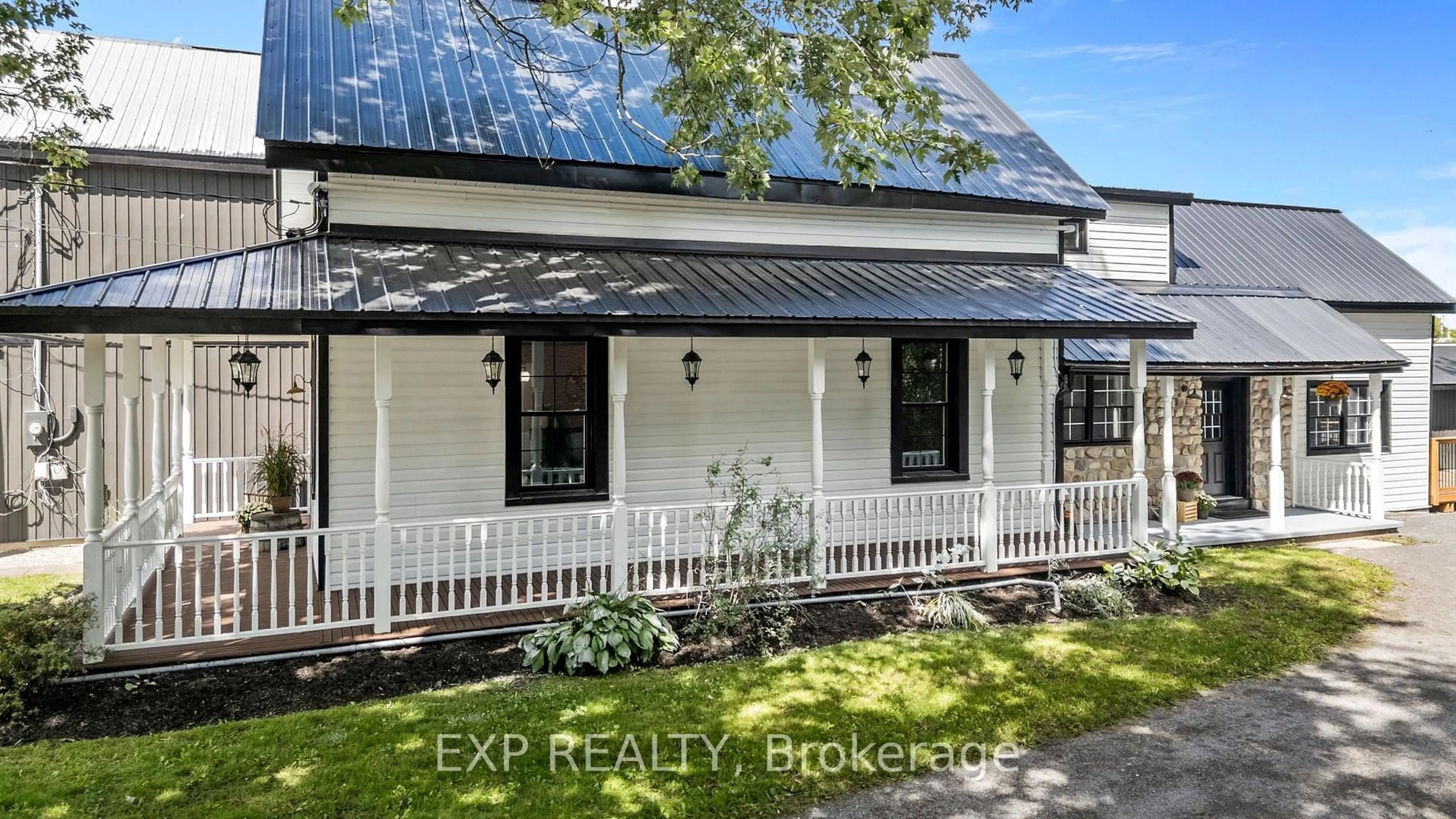 Home with vinyl exterior material, building for 3465 MCBEAN St, Richmond Ontario K0A 2Z0