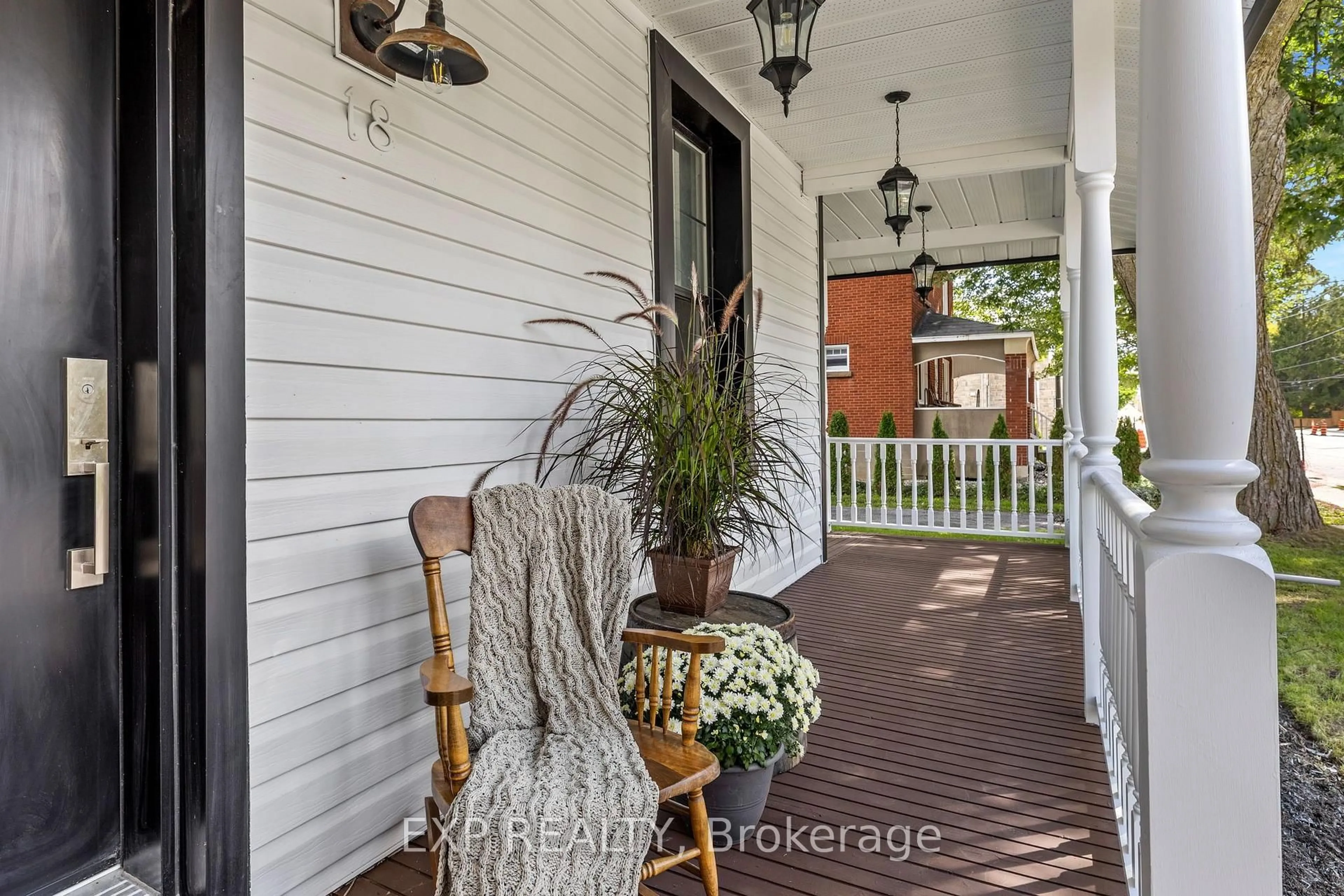 Indoor entryway for 3465 MCBEAN St, Richmond Ontario K0A 2Z0