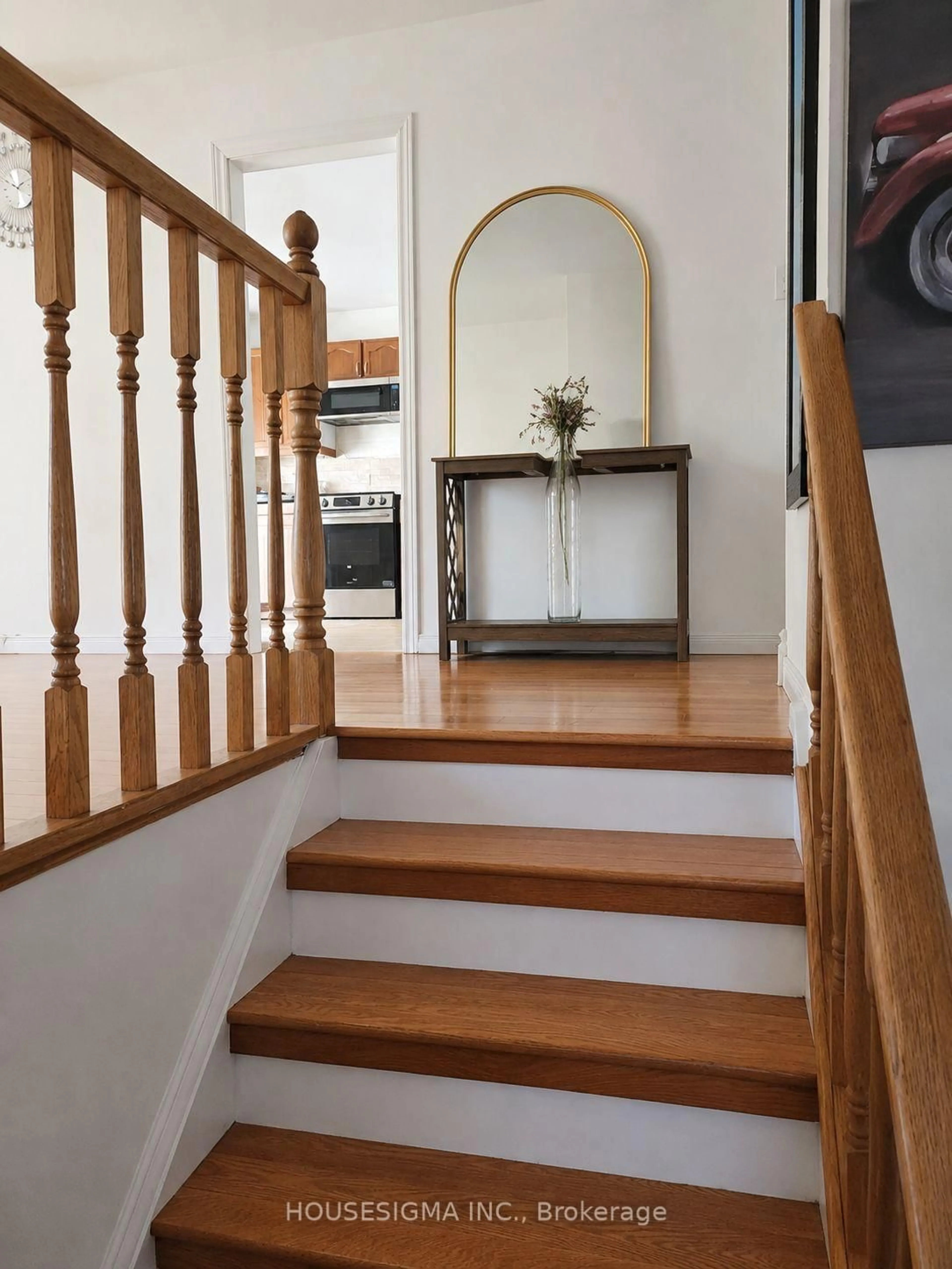 Stairs for 547 Barnes Cres, Peterborough Ontario K9J 7Z2