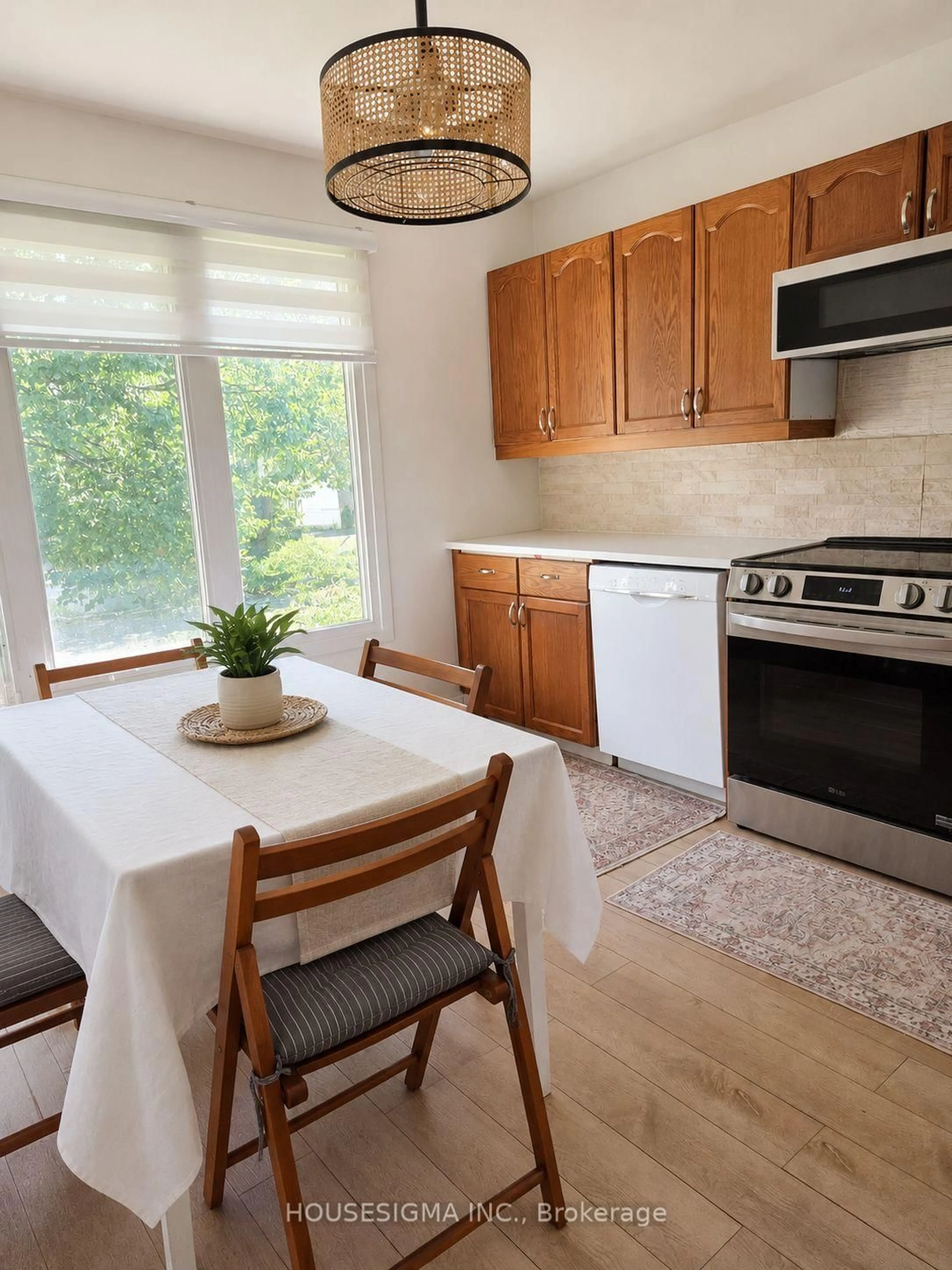 Standard kitchen, unknown for 547 Barnes Cres, Peterborough Ontario K9J 7Z2