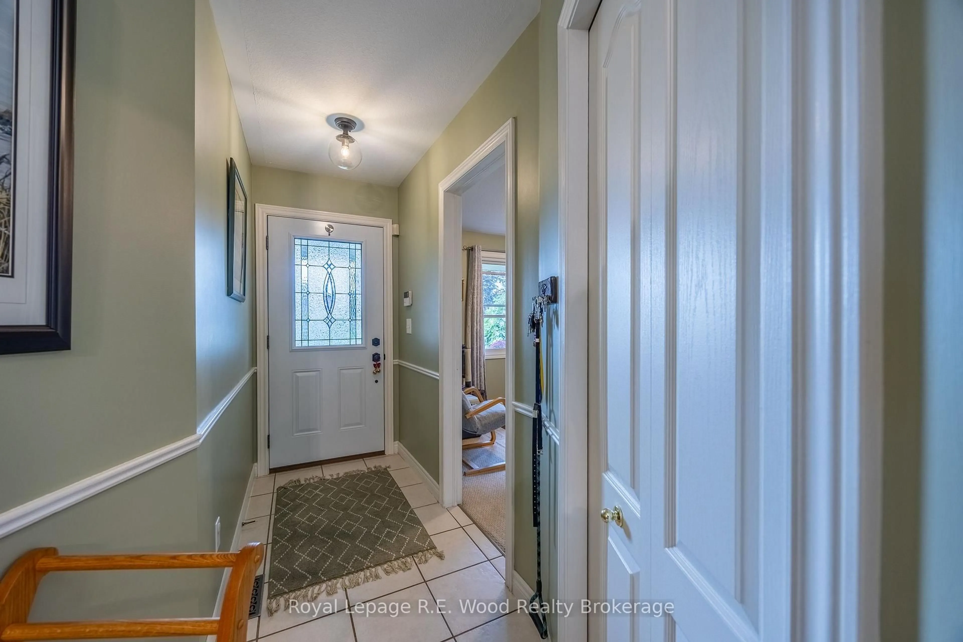 Indoor entryway for 23 Peach St, Tillsonburg Ontario N4G 5N8