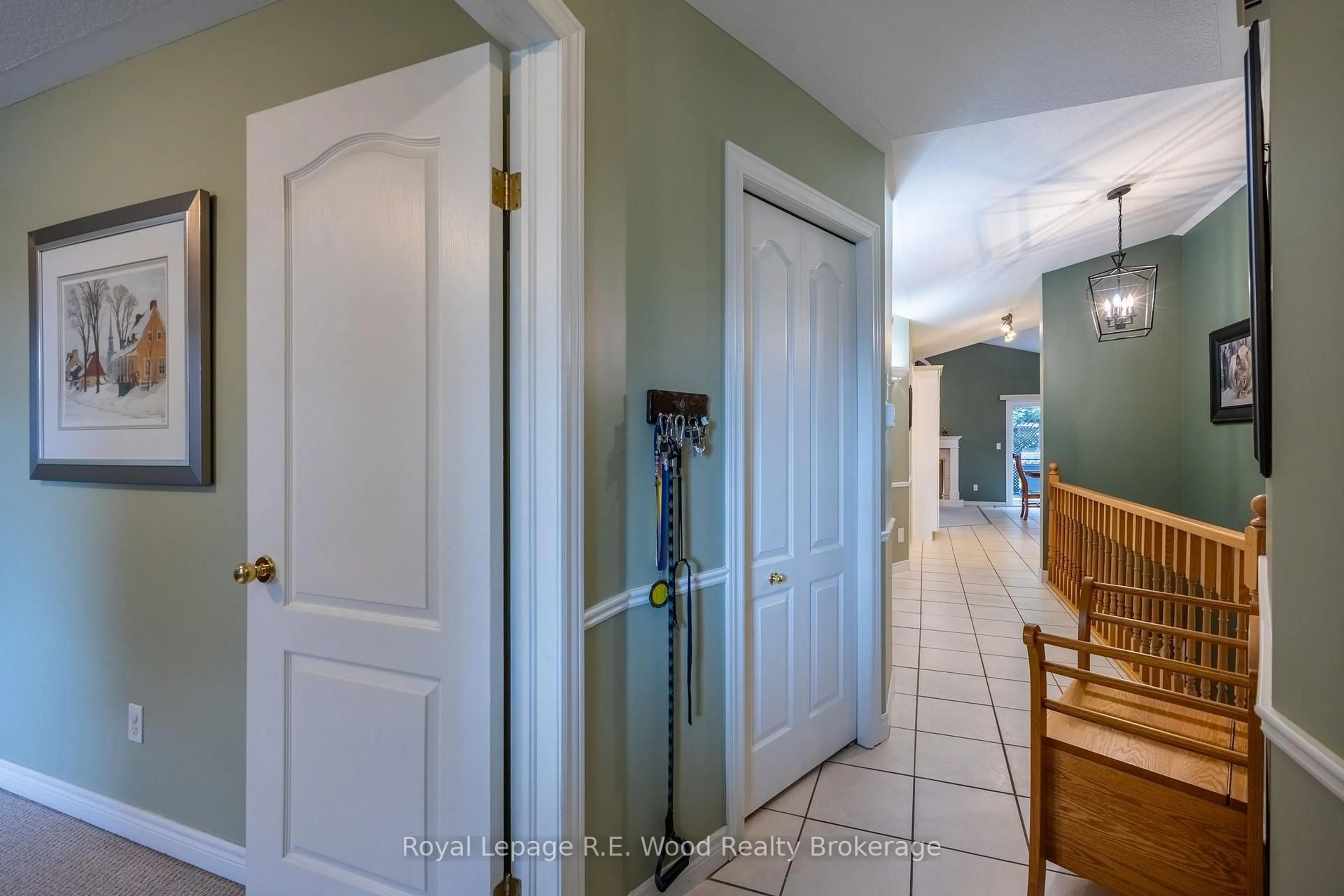 Indoor entryway for 23 Peach St, Tillsonburg Ontario N4G 5N8